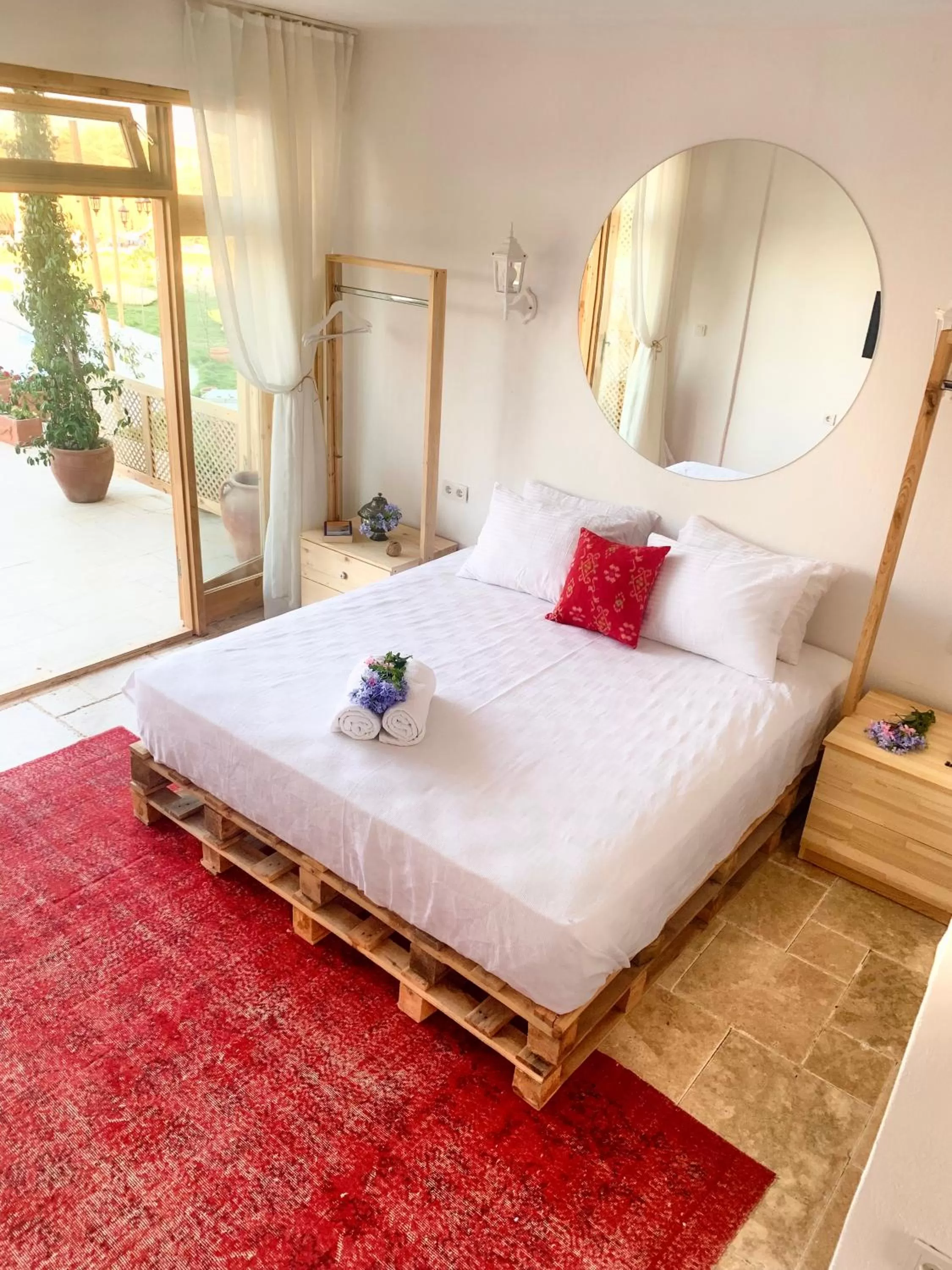 Photo of the whole room, Bed in Alaçatı Barbarossa Hotel