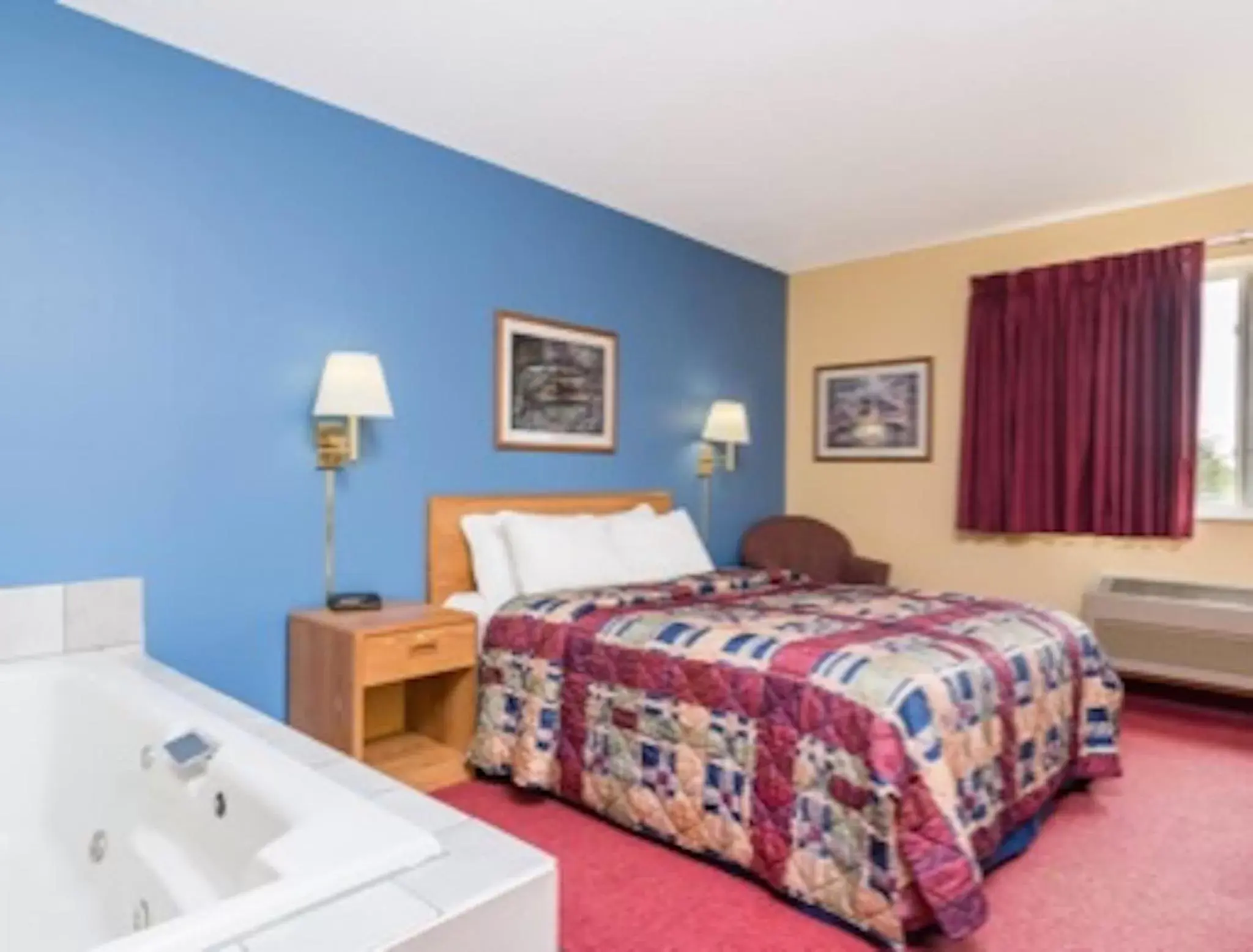 Queen Studio Suite - Non-Smoking in Days Inn by Wyndham West-Eau Claire