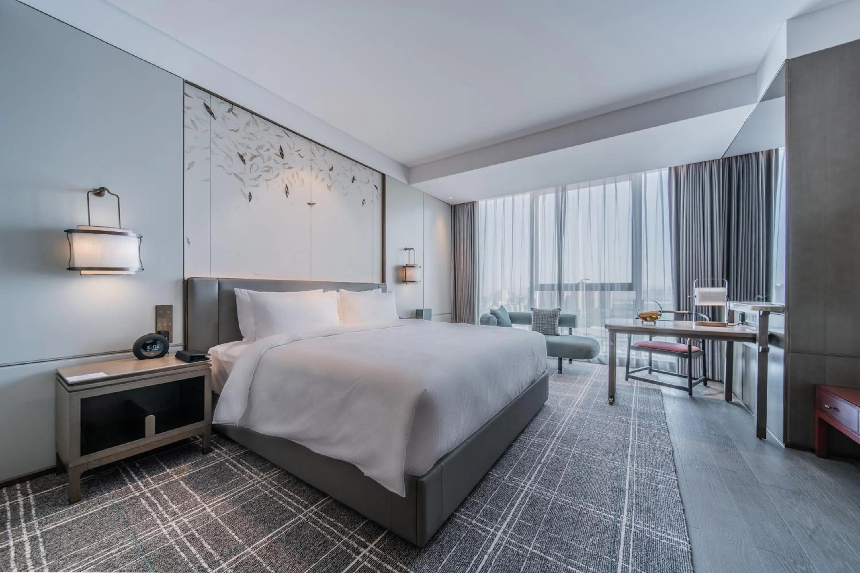 Photo of the whole room, Bed in HUALUXE Xi'an Chanba by IHG-西安浐灞华邑酒店-Near Xi'an International Convention Exhibition Center and Shopping mall and The Romantic show of Xi'an-Free Luggage Storage-English Service