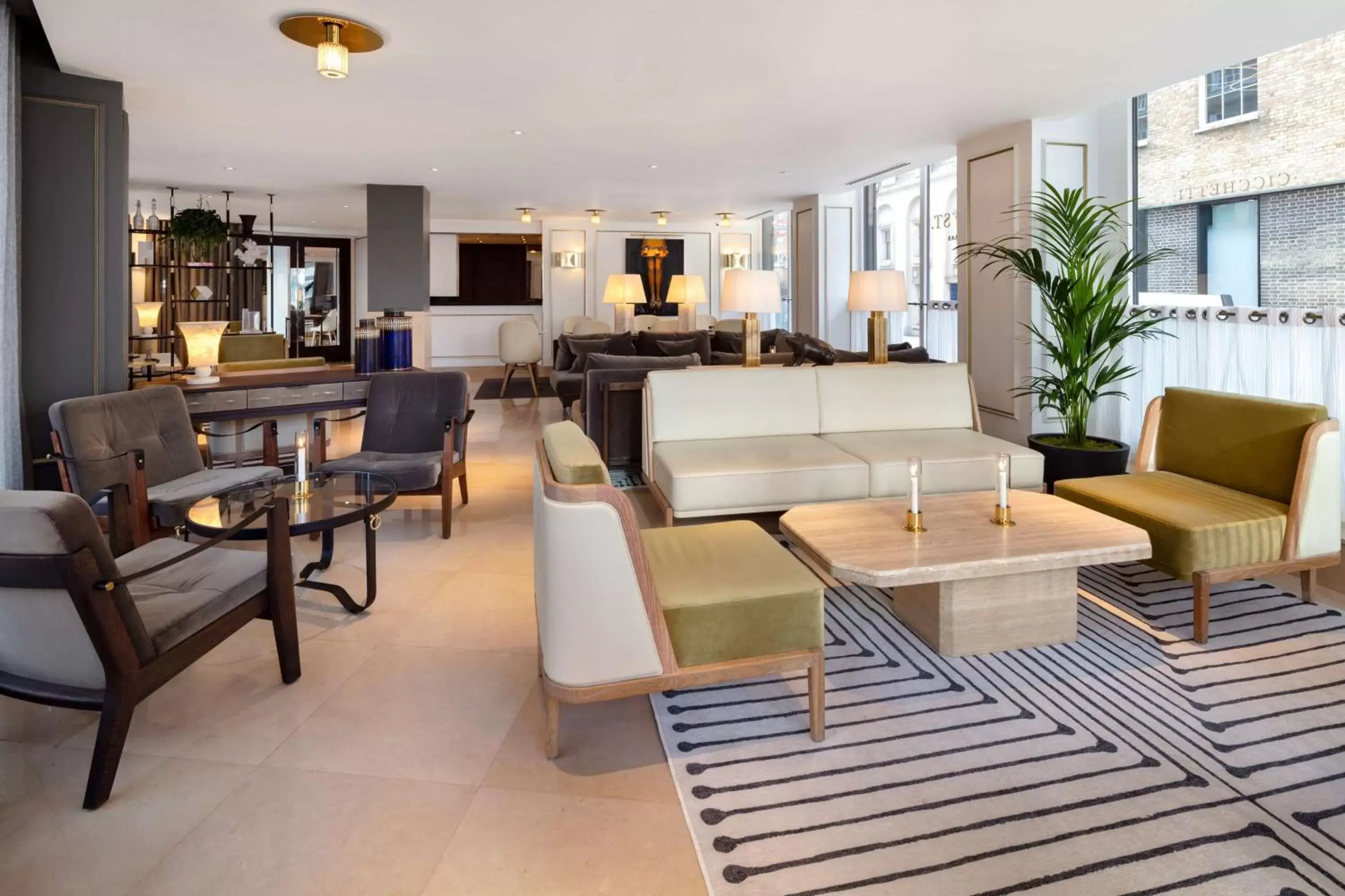 Lounge or bar in Radisson Blu Edwardian Bond Street Hotel, London
