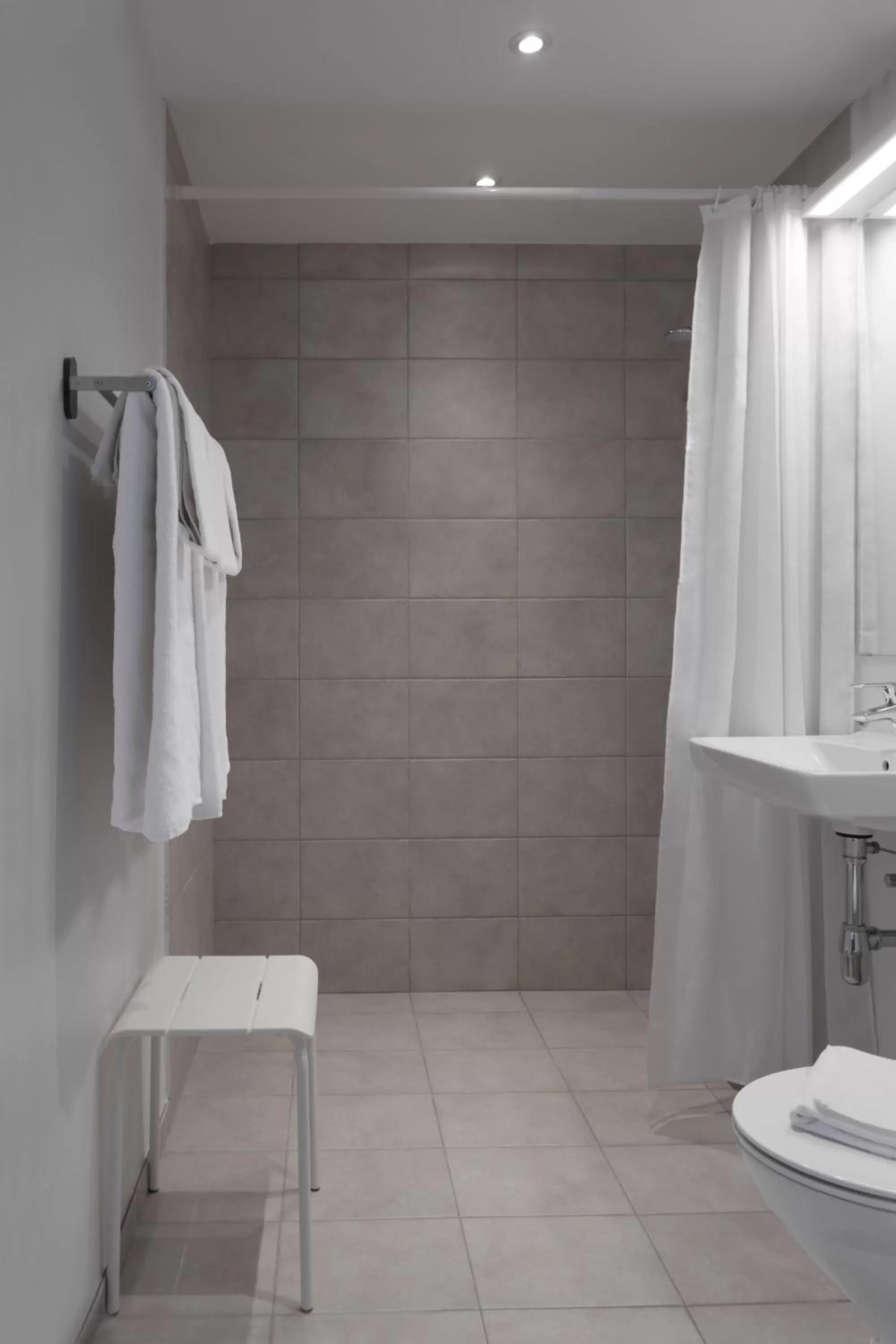 Bathroom in Helnan Phønix Hotel