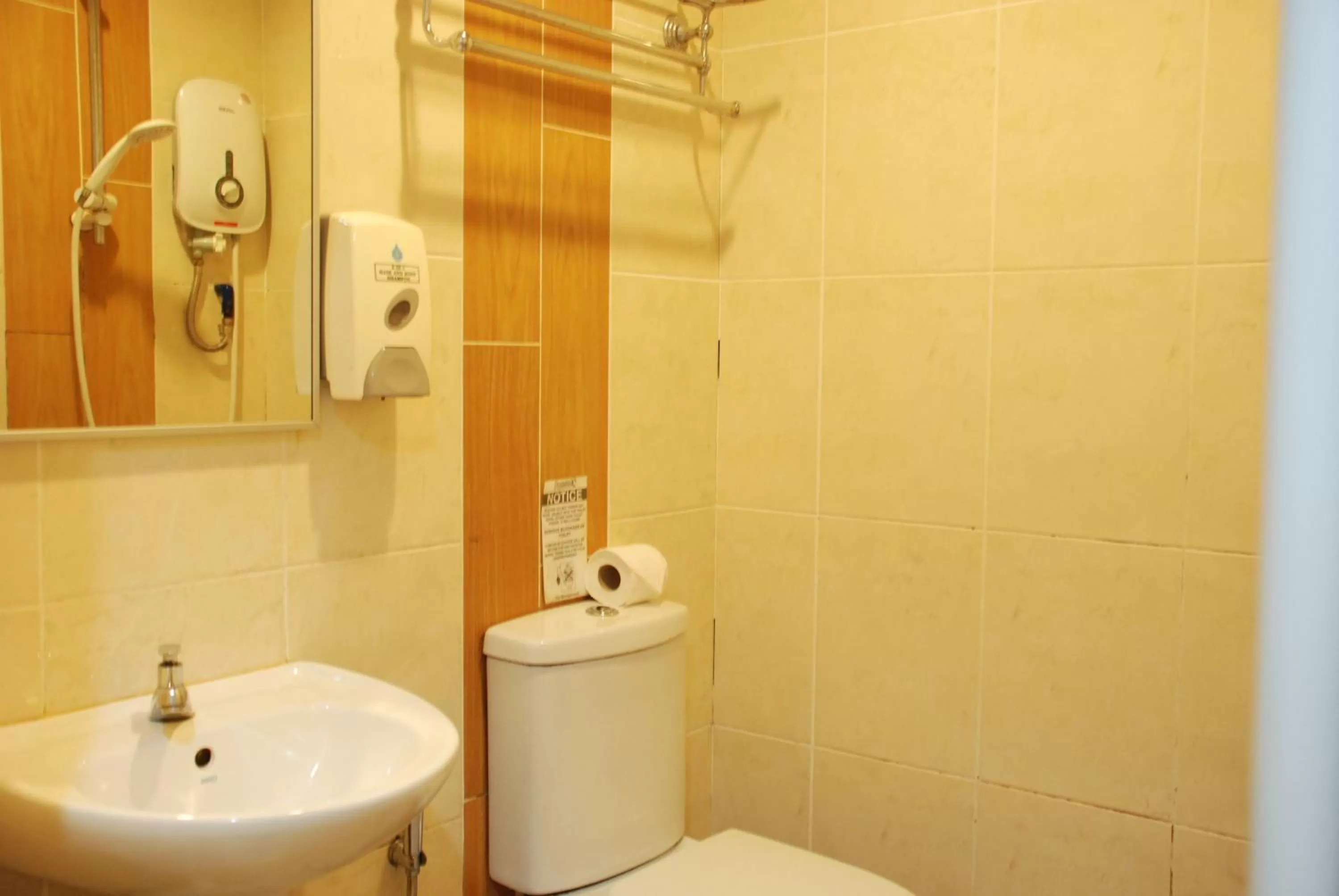 Shower in Promenade Service Apartment