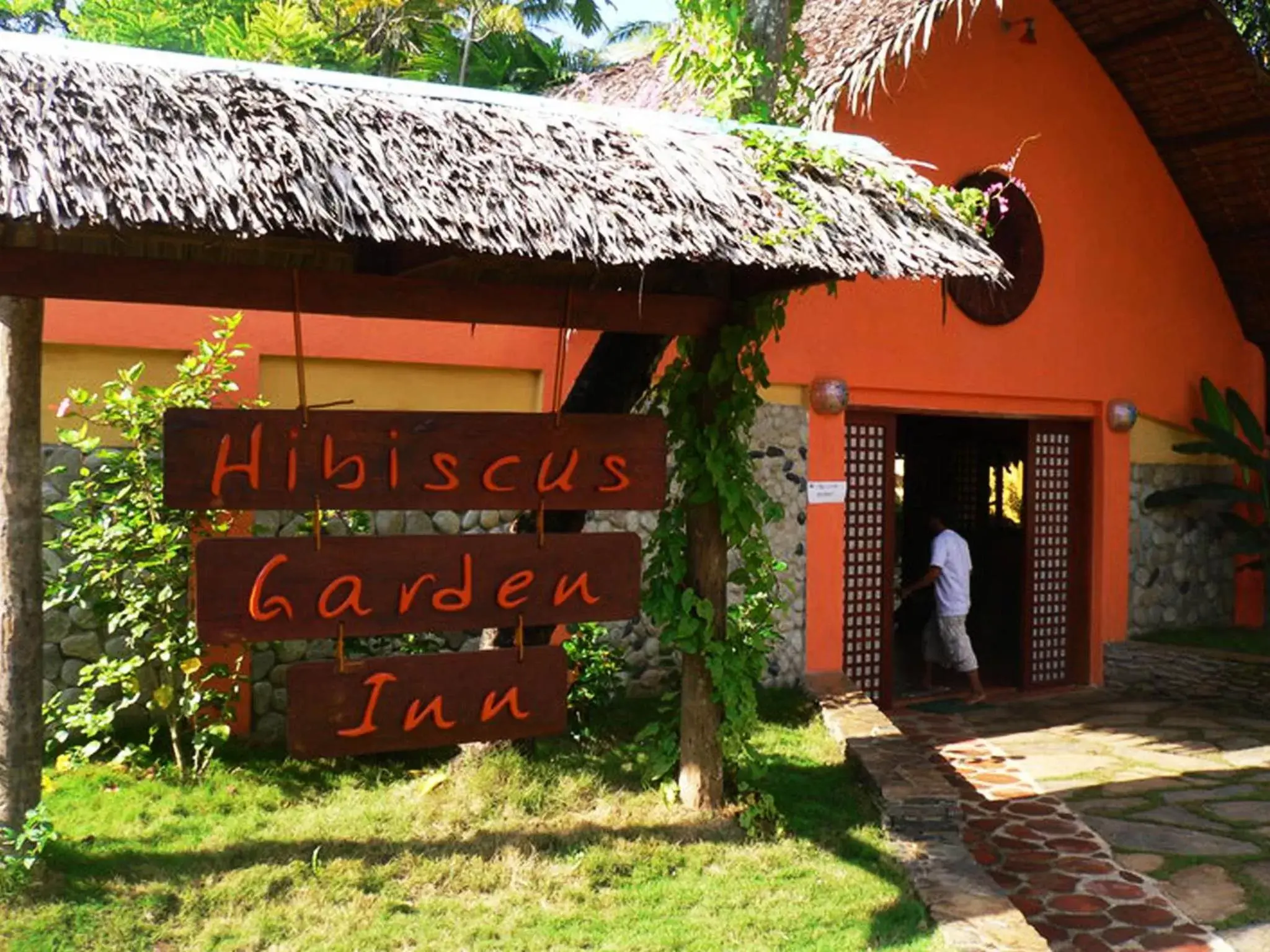 Facade/entrance in Hibiscus Garden Resort Facade/entrance in Hibiscus Garden Resort