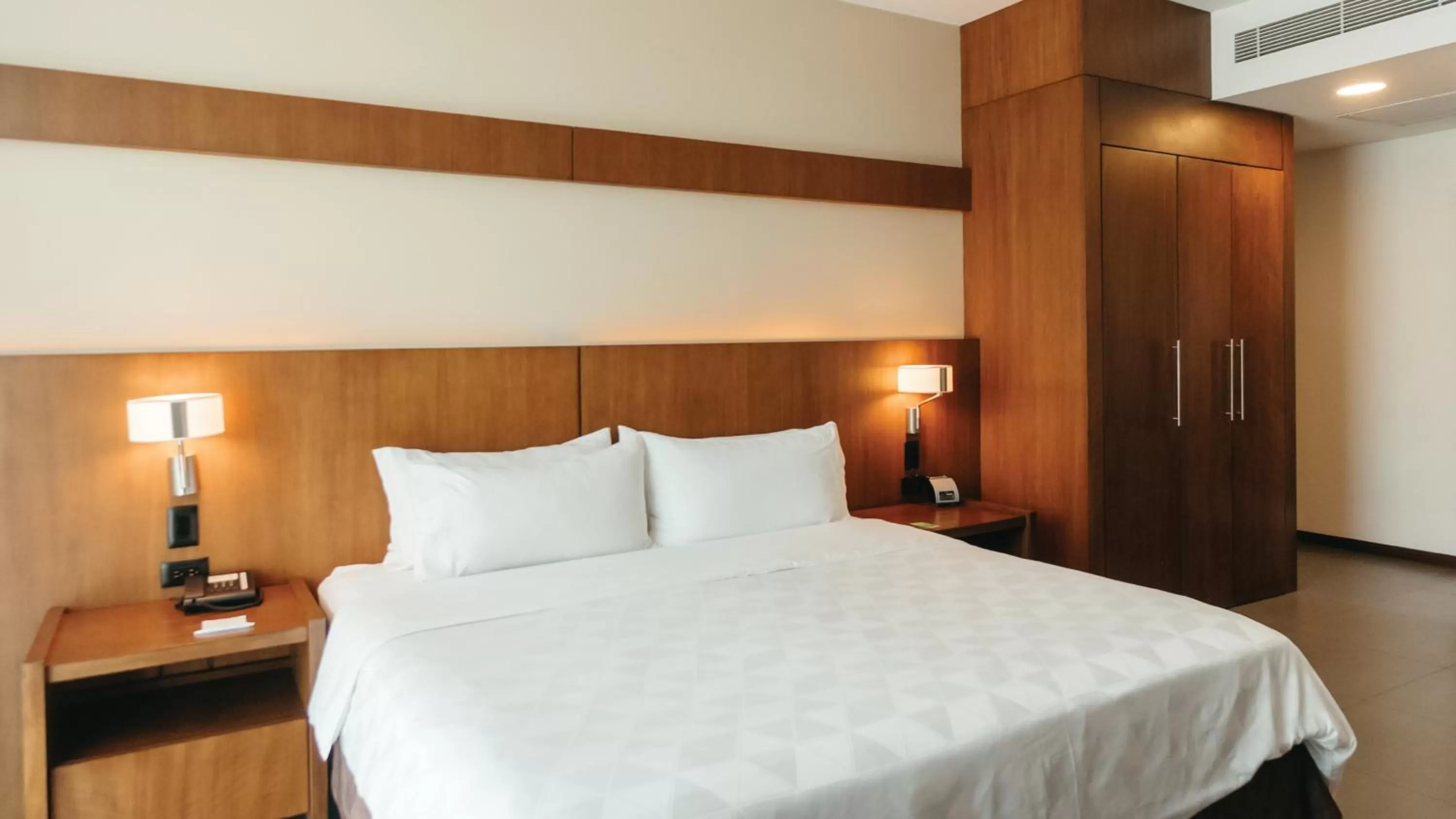 Photo of the whole room, Bed in Holiday Inn Guayaquil Airport by IHG