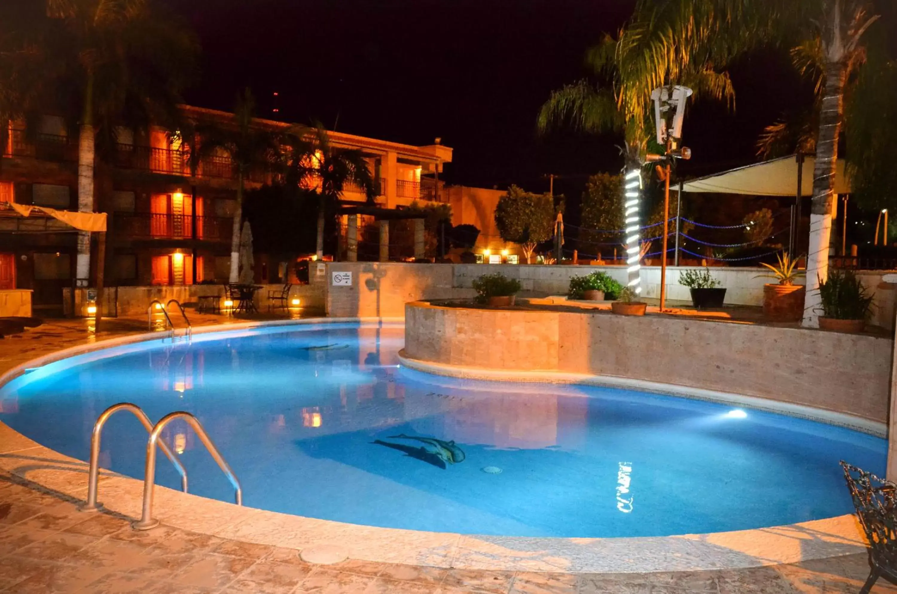 Swimming Pool in Hotel Colonial Hermosillo