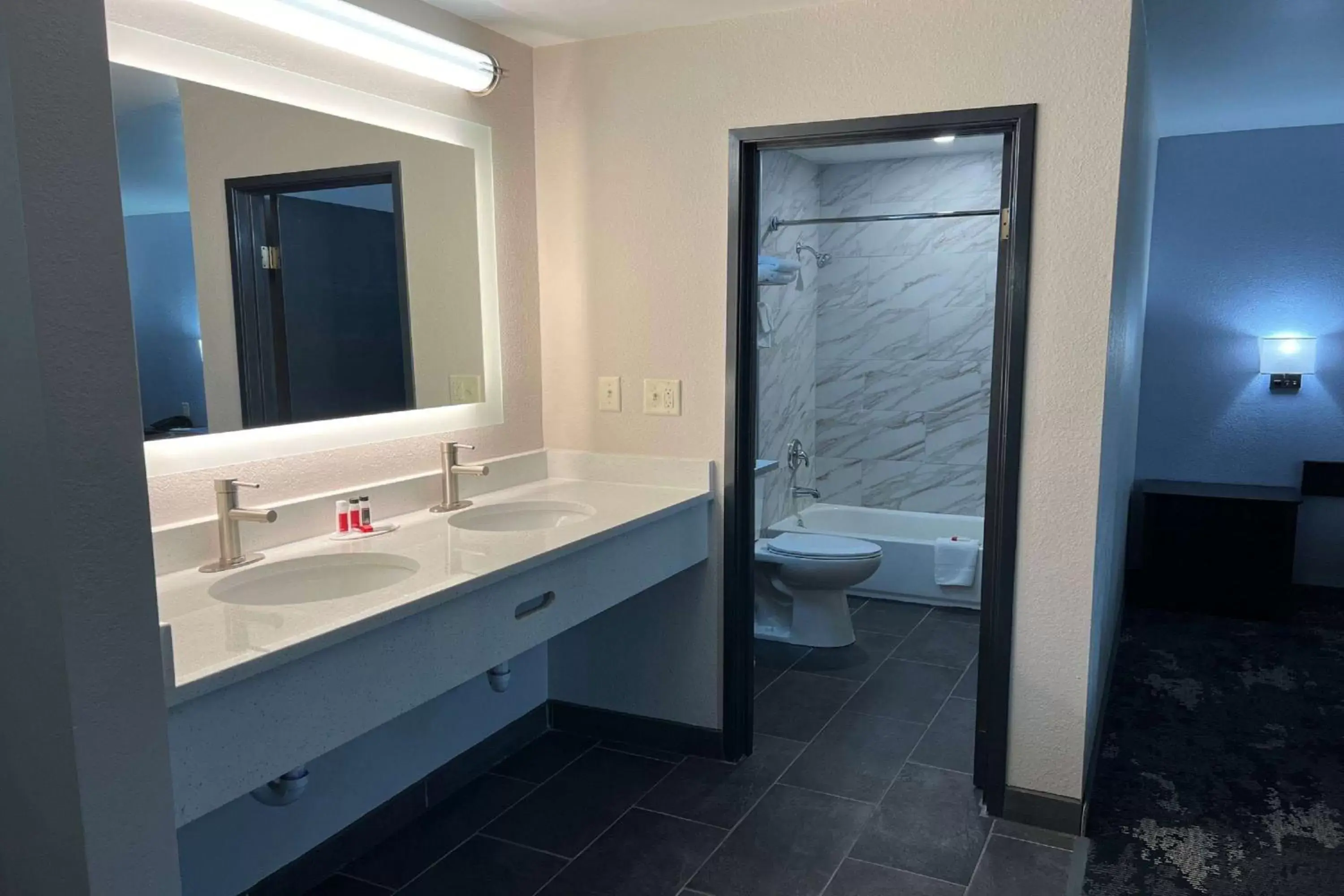 Photo of the whole room, Bathroom in Super 8 by Wyndham Columbus