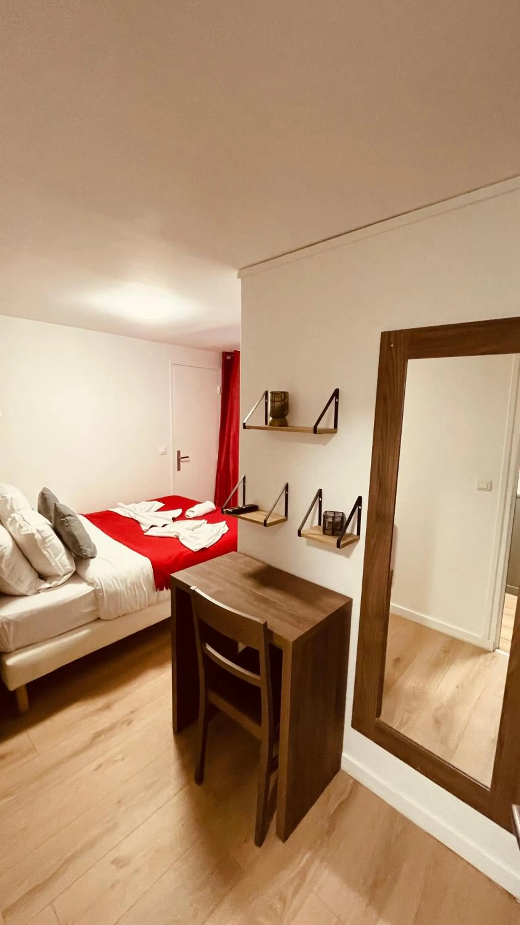 Bedroom, Bed in Jeff Hotel