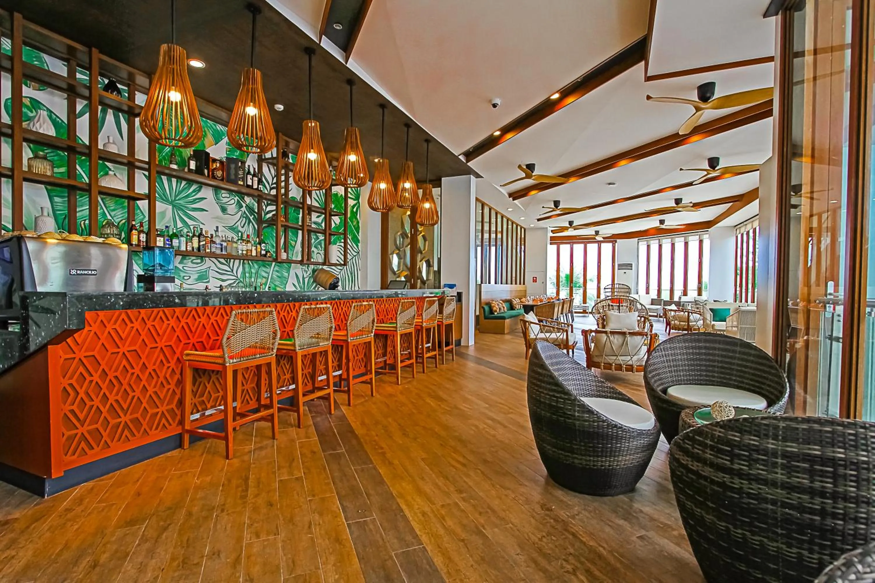 Lounge or bar in Best Western Plus The Ivywall Resort-Panglao