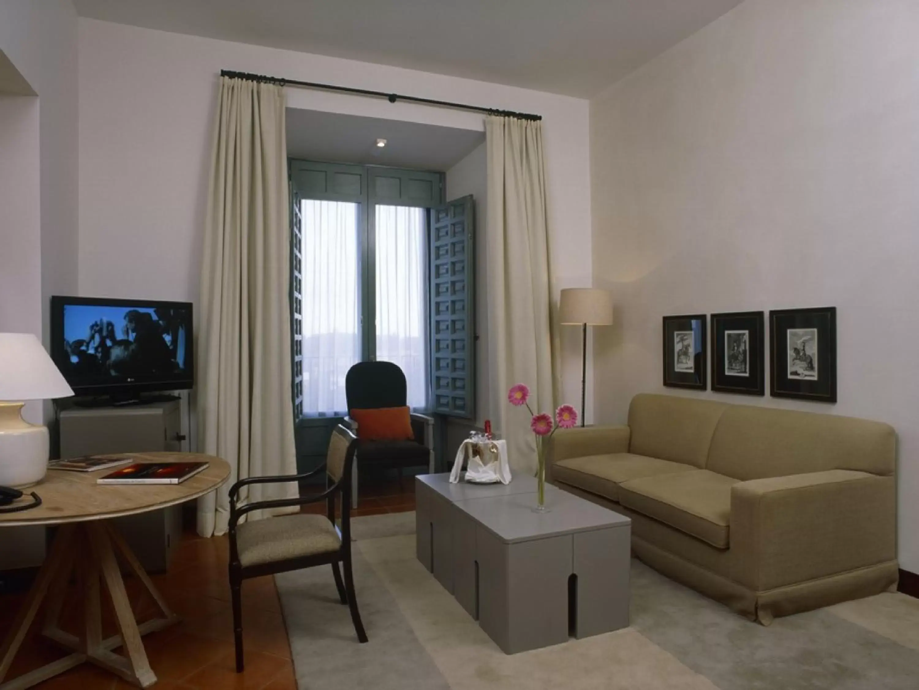 Photo of the whole room, Seating Area in Parador de La Granja