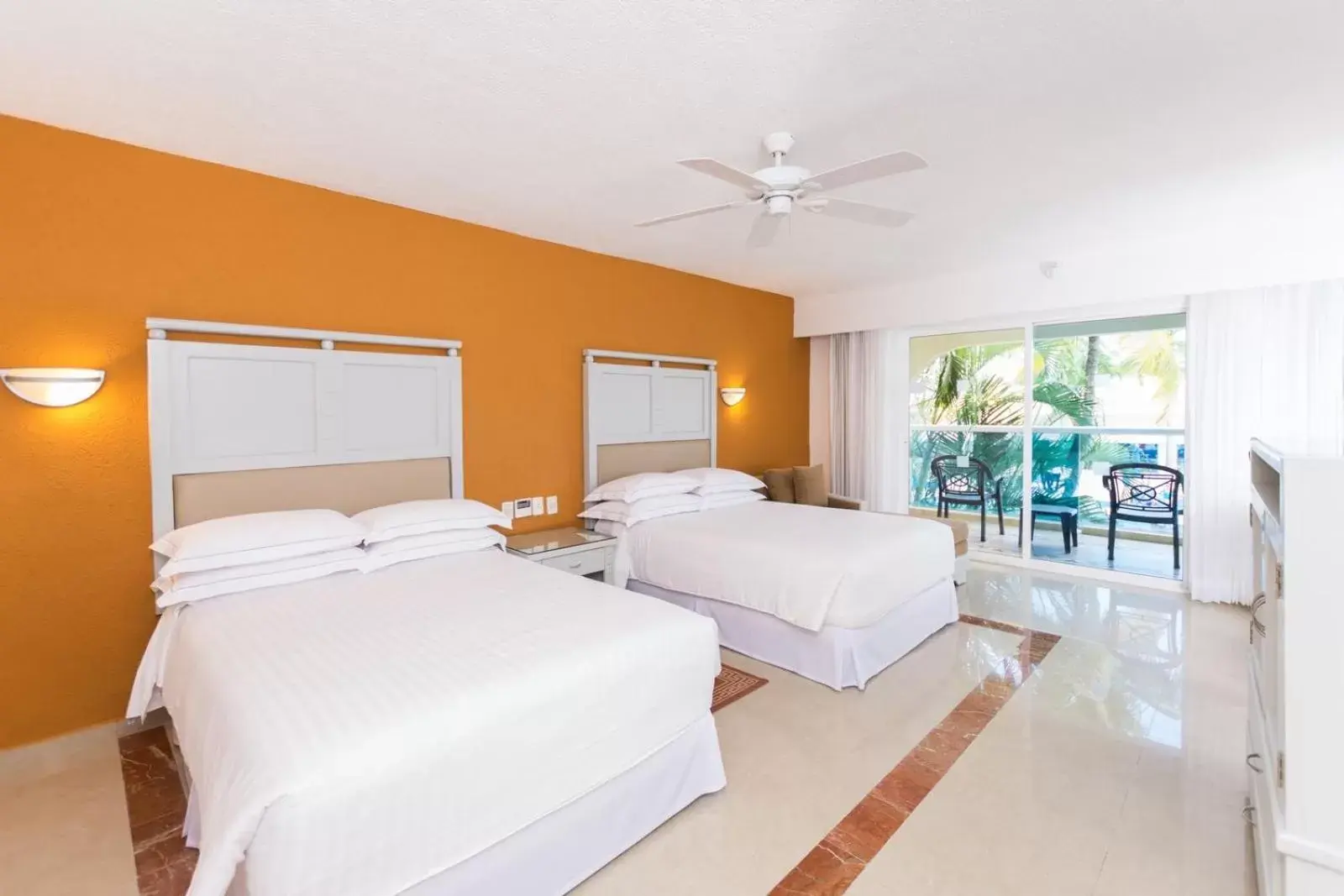 Bed in Occidental Costa Cancún - All Inclusive