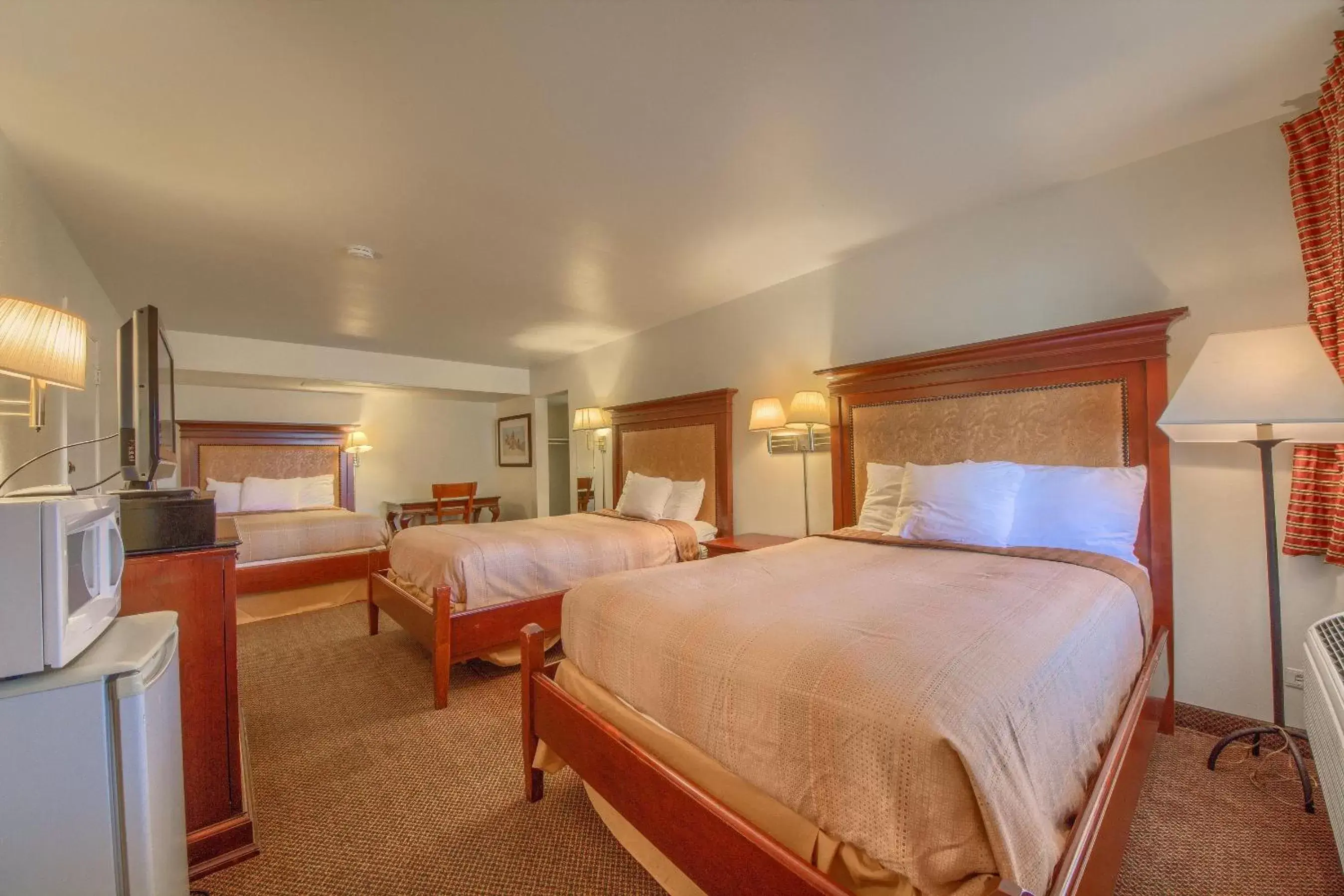 Bed in Americas Best Value Inn Uvalde Bed in Americas Best Value Inn Uvalde