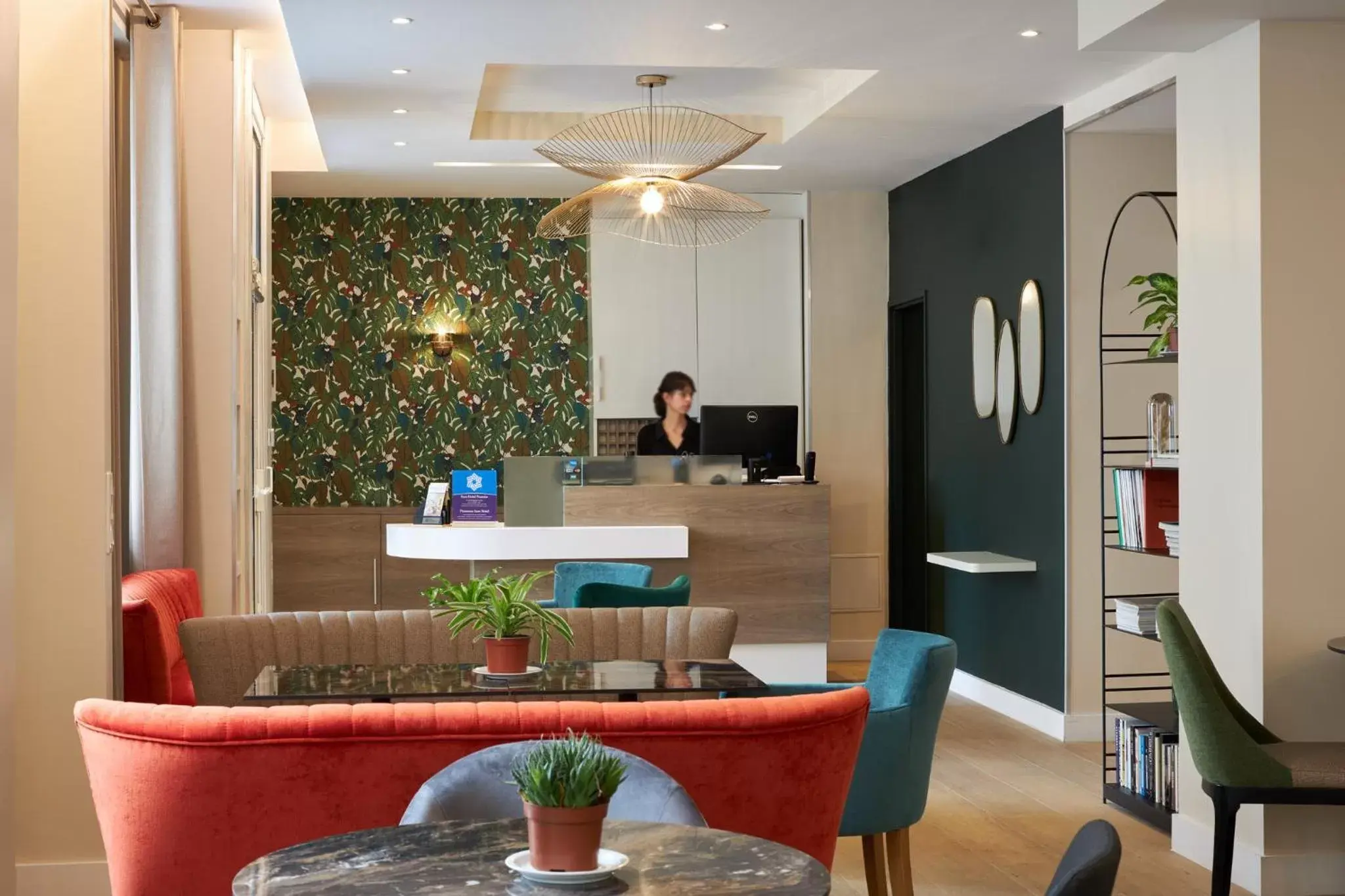 Lobby or reception in Hotel Apolonia Paris Montmartre; Sure Hotel Collection by Best Western