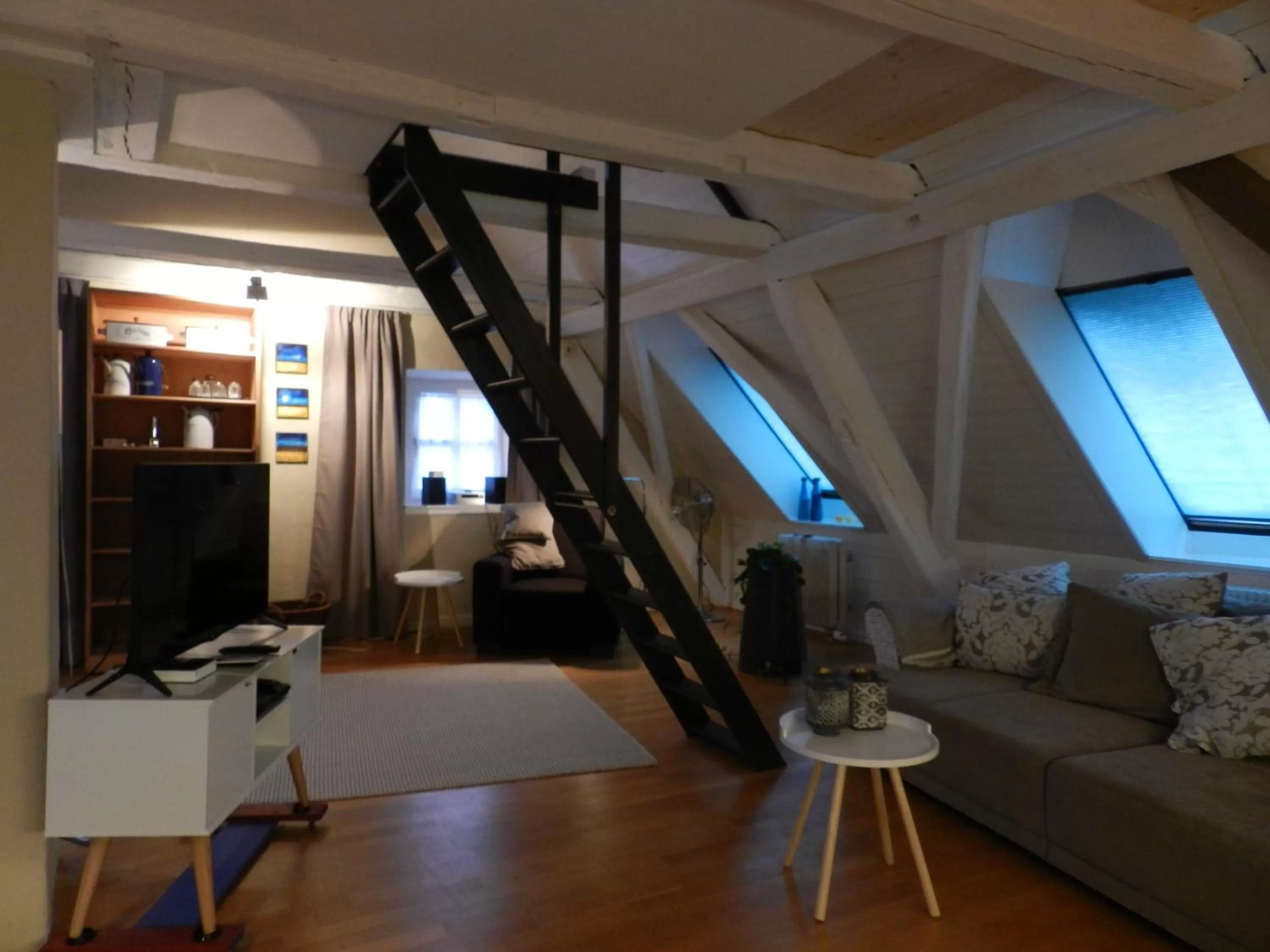 Photo of the whole room in Blue Wall BnB