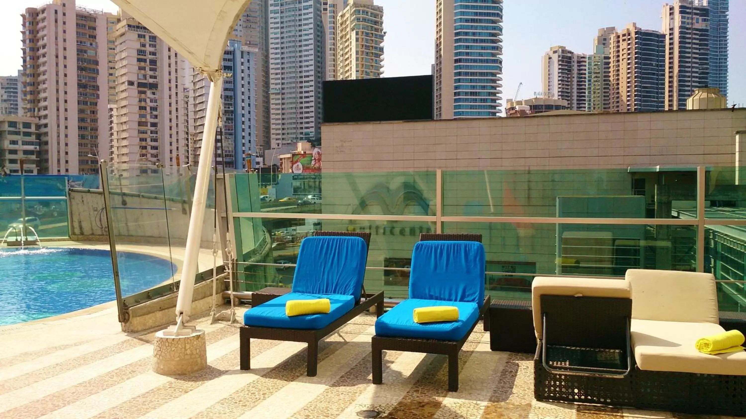 Swimming Pool in Decapolis Hotel Panama City