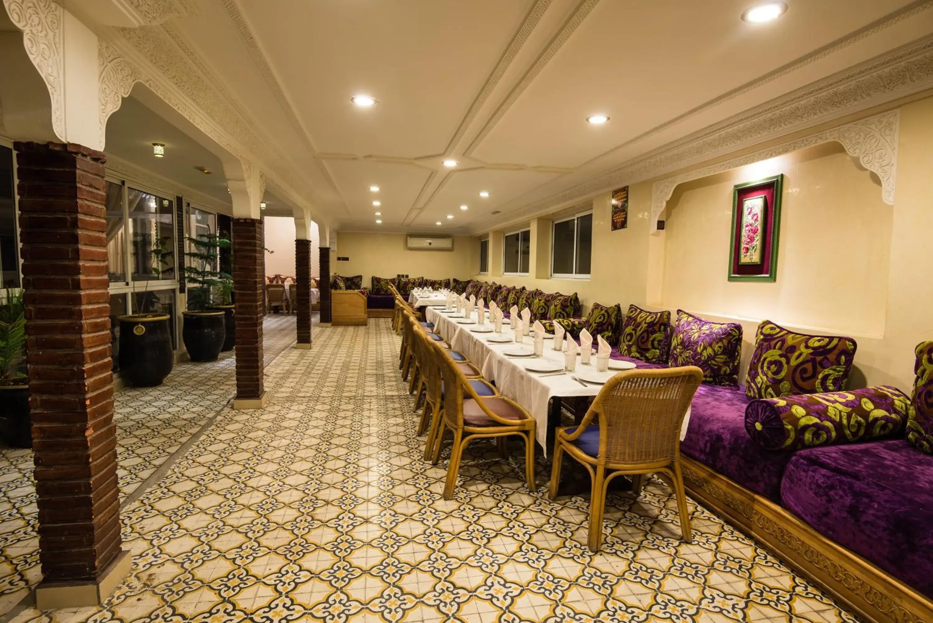 Restaurant/places to eat in Riad Omar