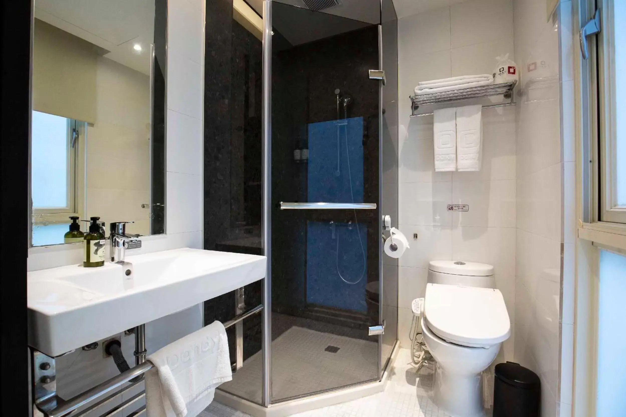 Shower, Bathroom in Dandy Hotel - Tianjin Branch