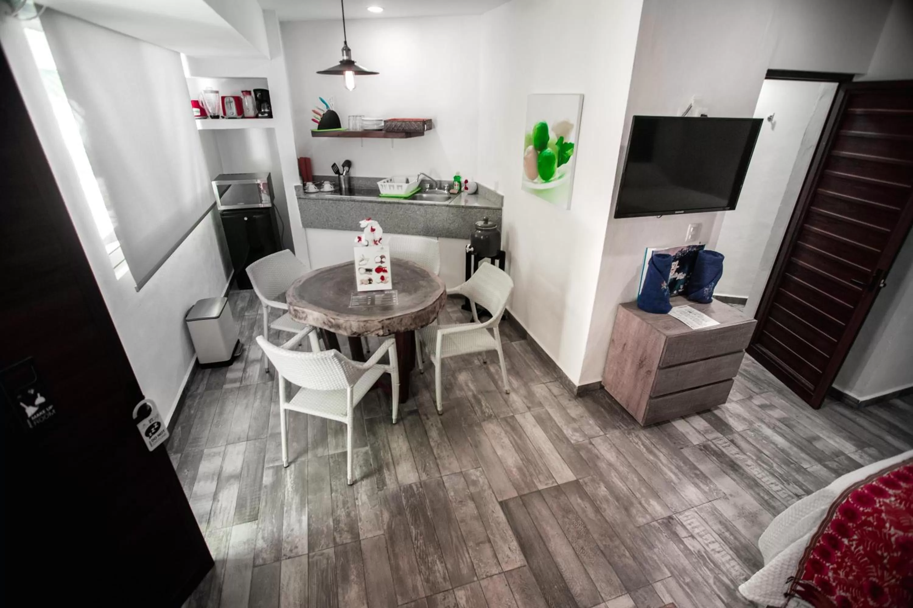 Property building in Hotel Paradise Suites