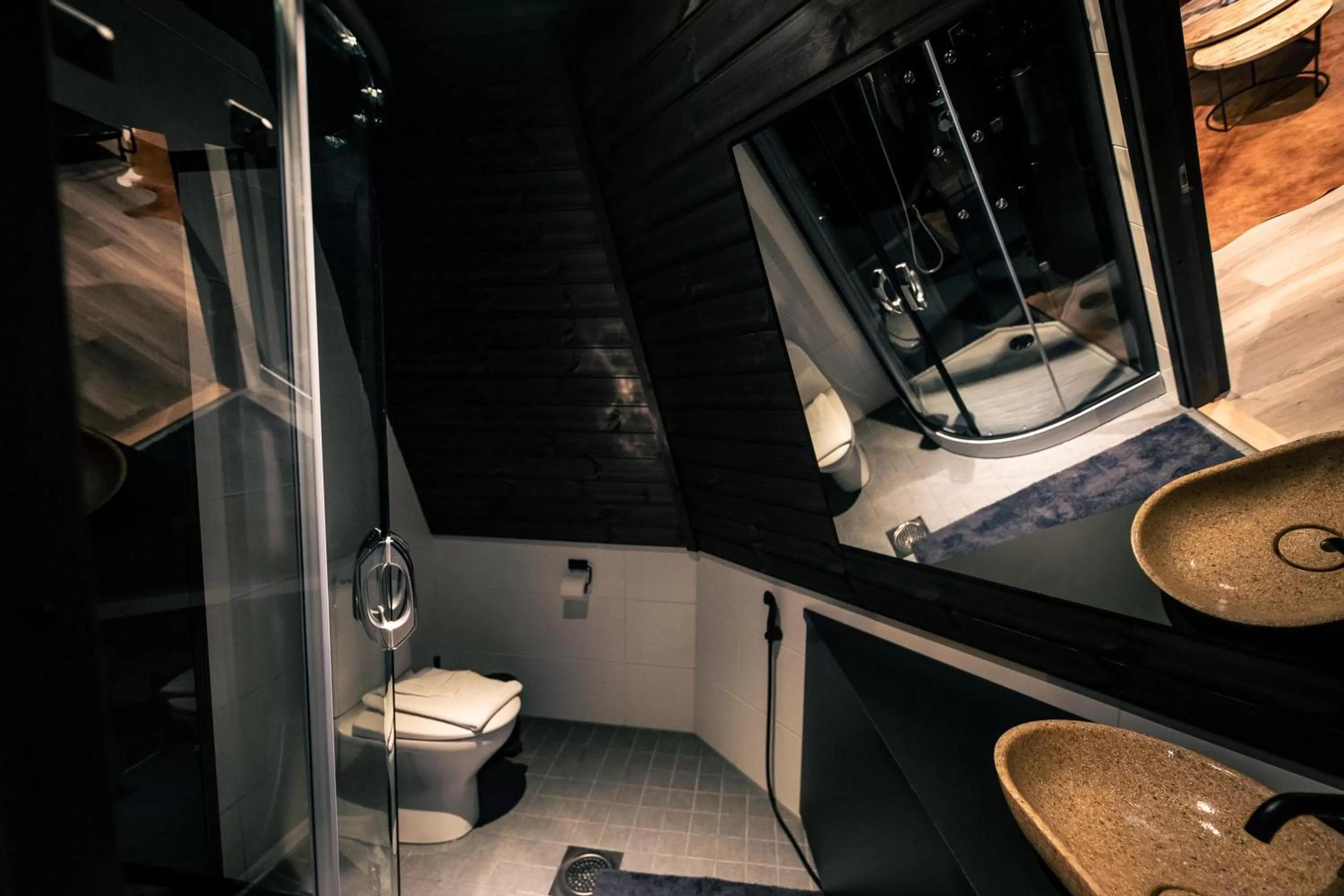 Shower in Apukka Resort