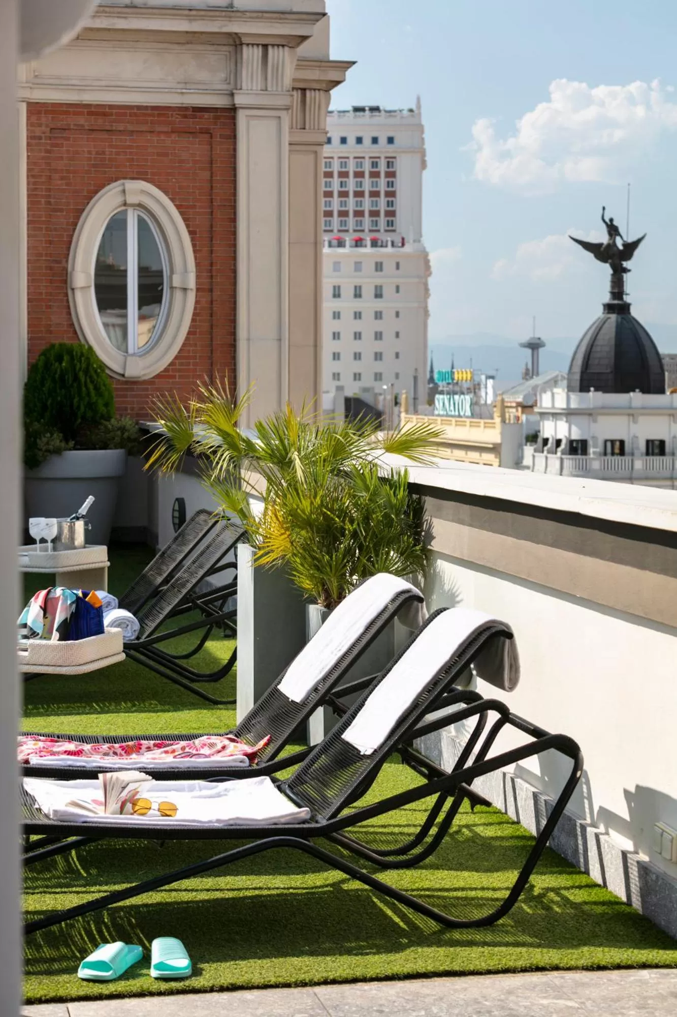 Swimming pool in Emperador