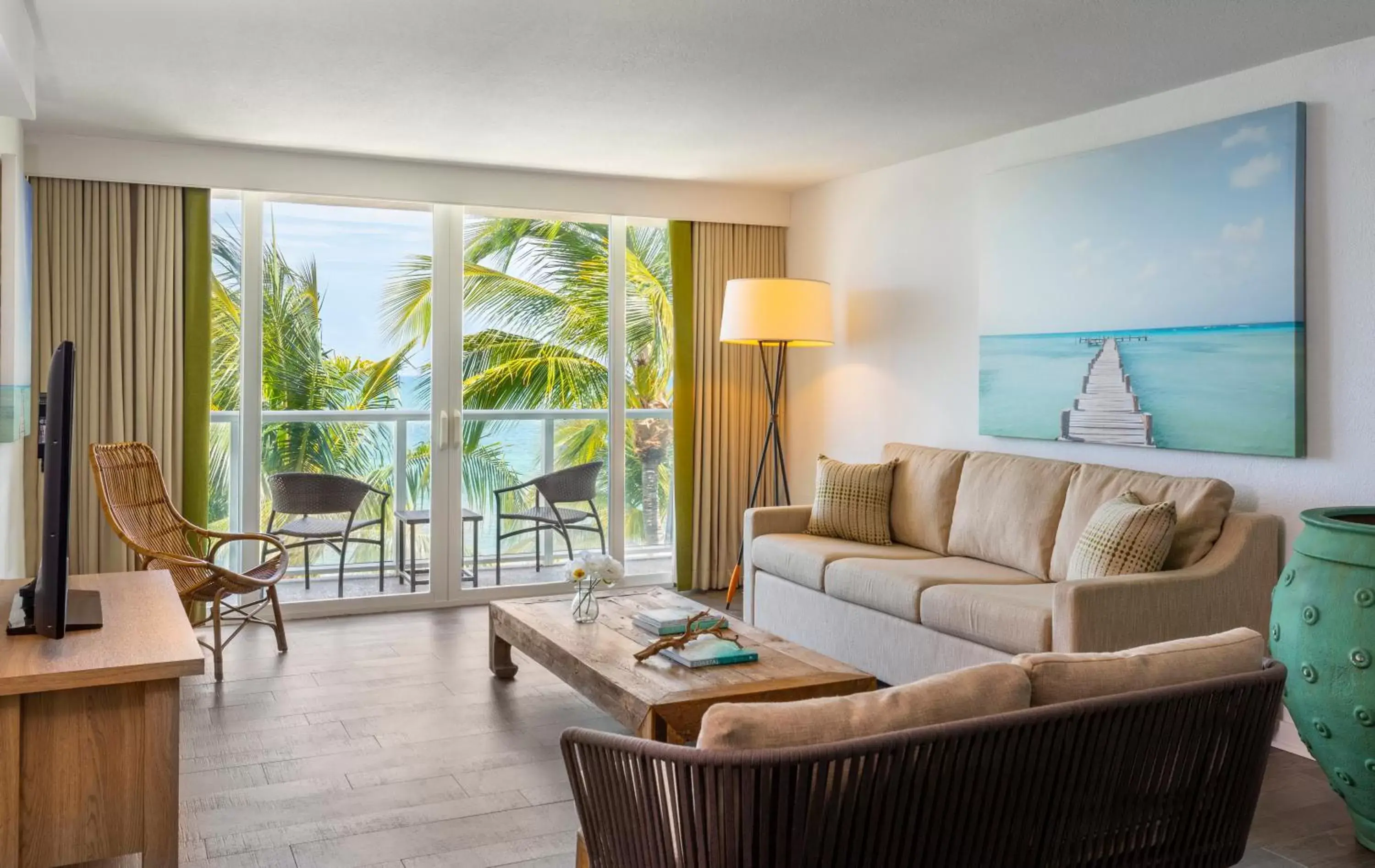 TV and multimedia, Seating Area in Amara Cay Resort