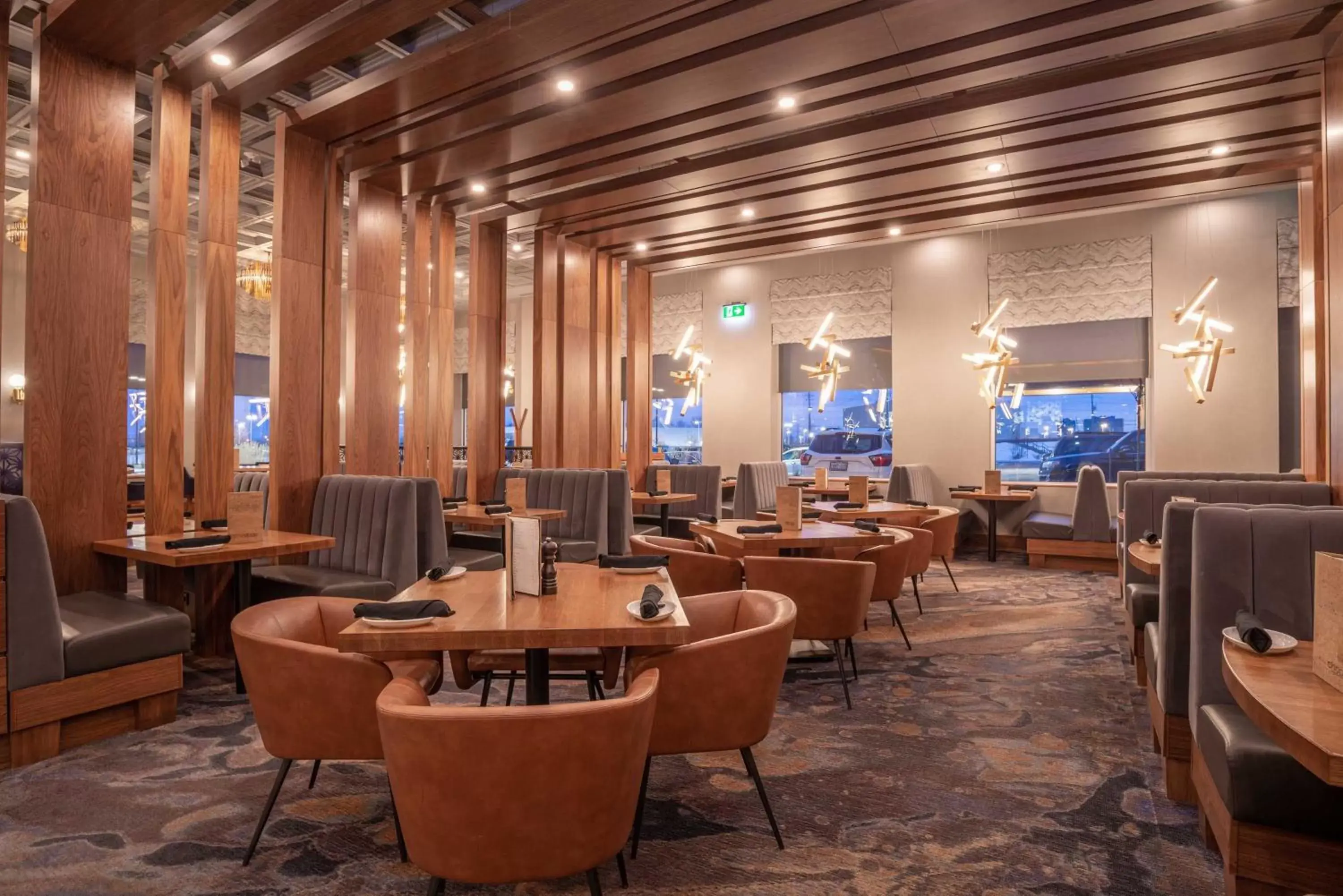 Restaurant/Places to Eat in Sandman Signature Ottawa Airport Hotel