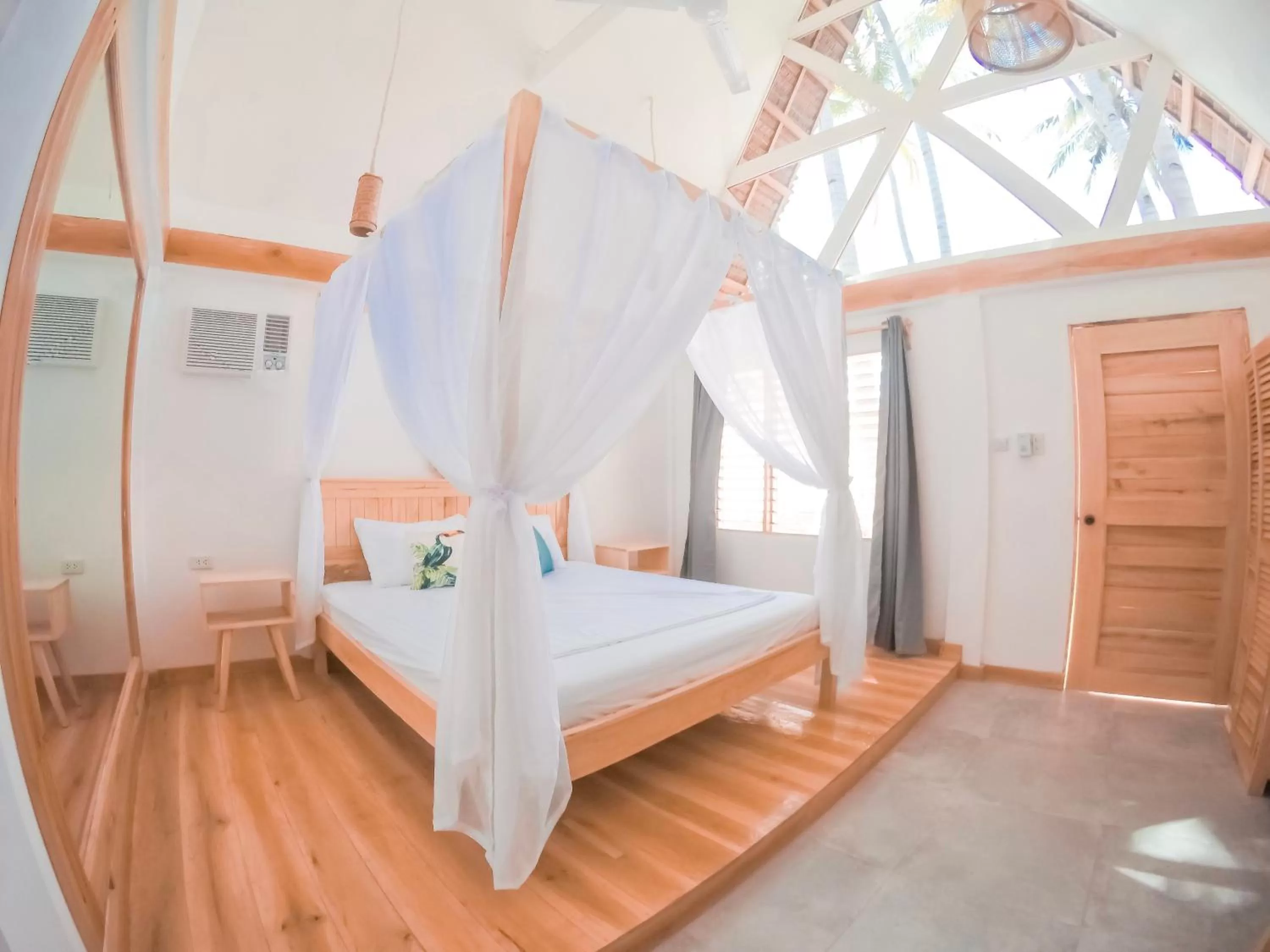 Bedroom, Bed in Bermuda Triangle Bungalows