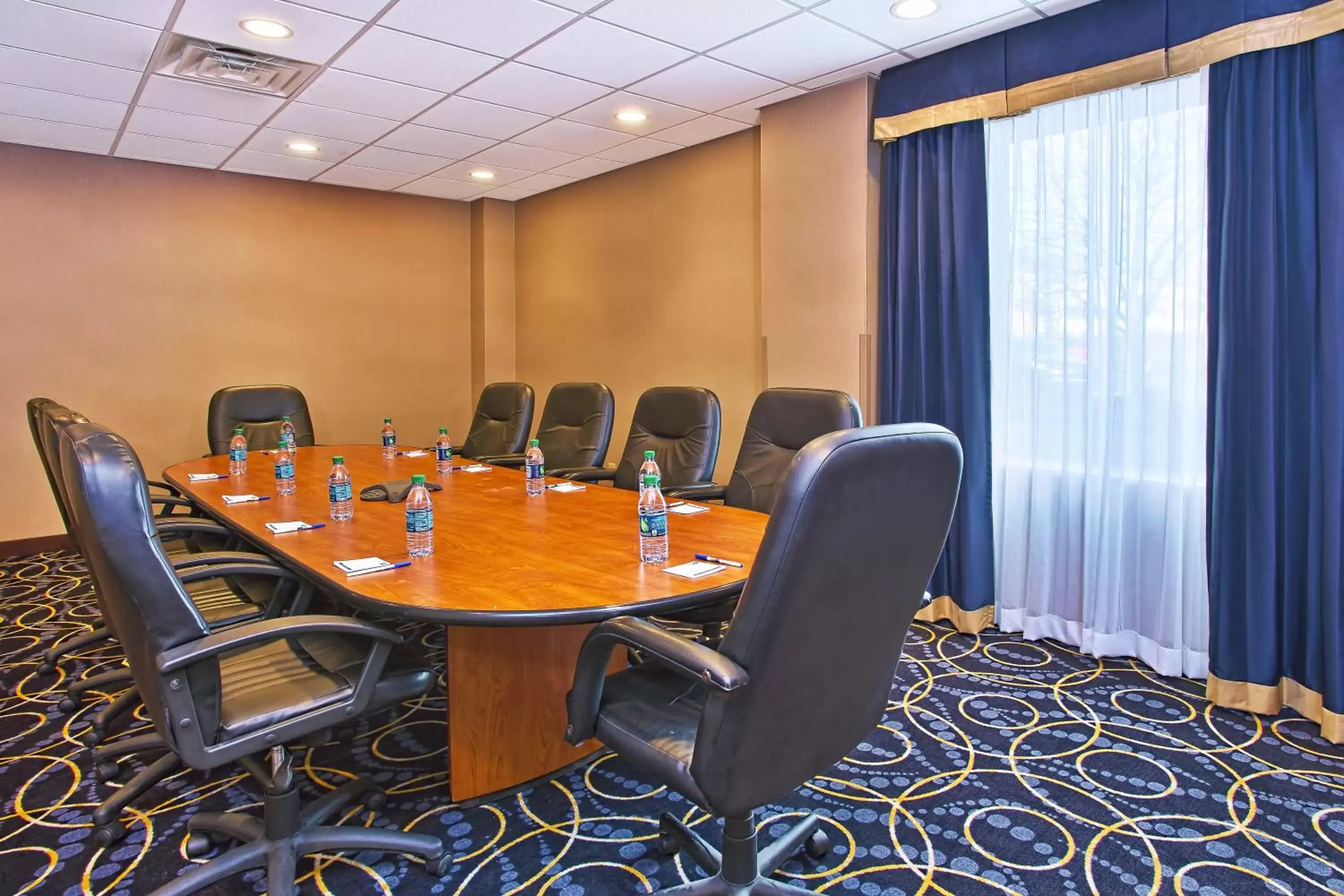 Meeting/conference room in Holiday Inn Express and Suites Pittsburgh West Mifflin, an IHG Hotel