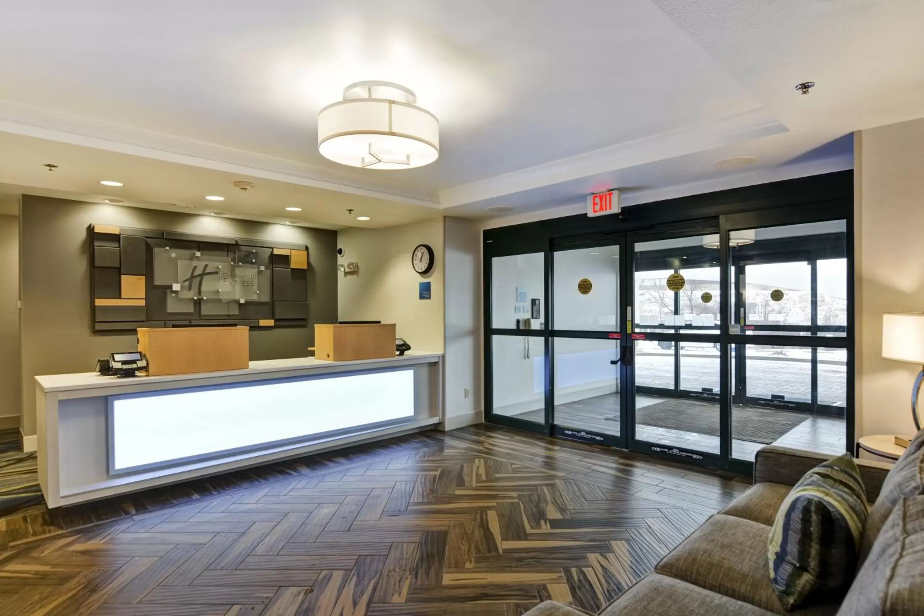 Property building, Lobby/Reception in Holiday Inn Express Hotel & Suites Milwaukee-New Berlin, an IHG Hotel