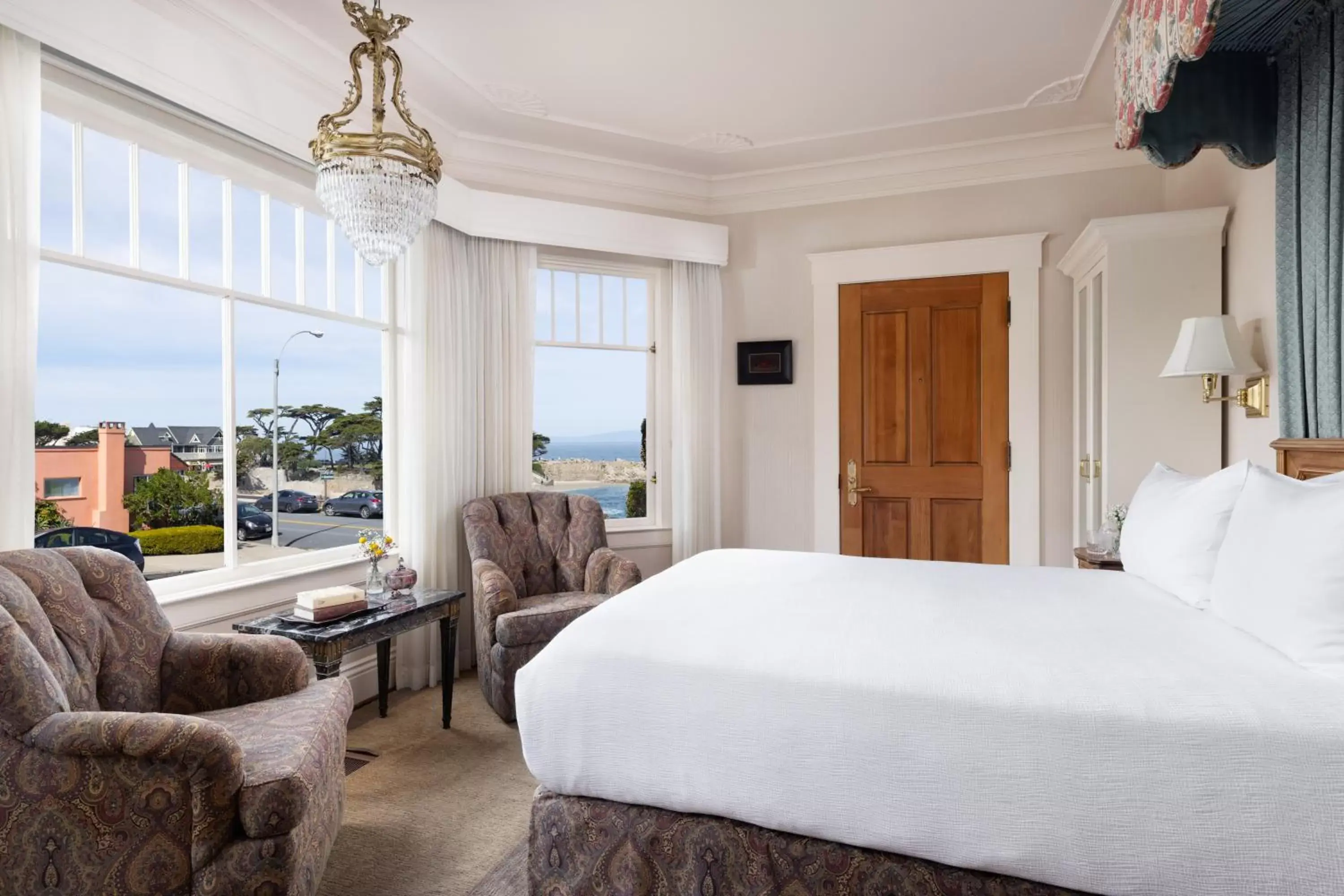 Bed in Seven Gables Inn on Monterey Bay, A Kirkwood Collection Hotel