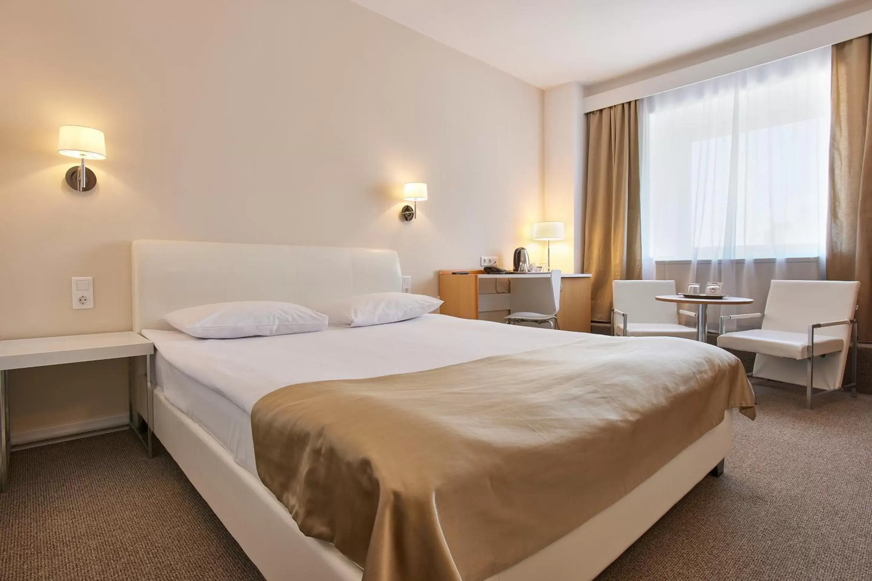 Photo of the whole room, Bed in MyContinental Bucuresti Gara de Nord