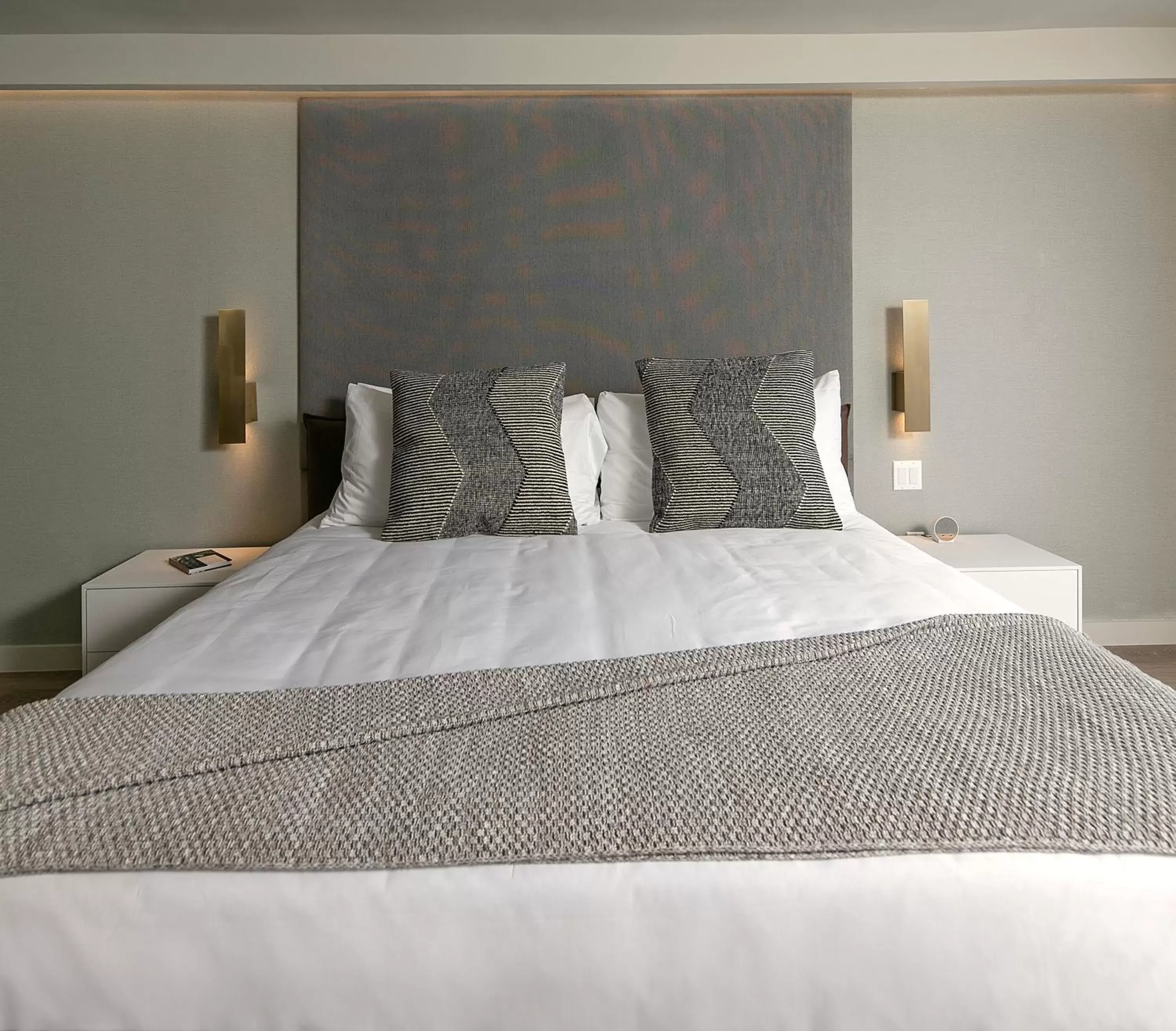 Bed in La Jolla Cove Suites Bed in La Jolla Cove Suites