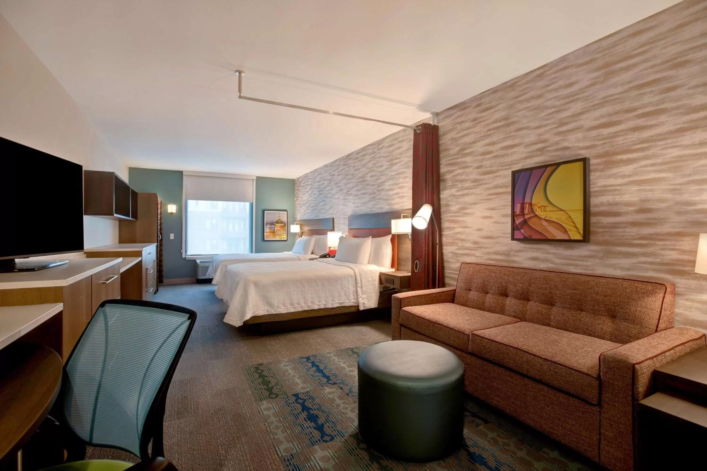 Living room, Bed in Home2 Suites By Hilton Carmel Indianapolis