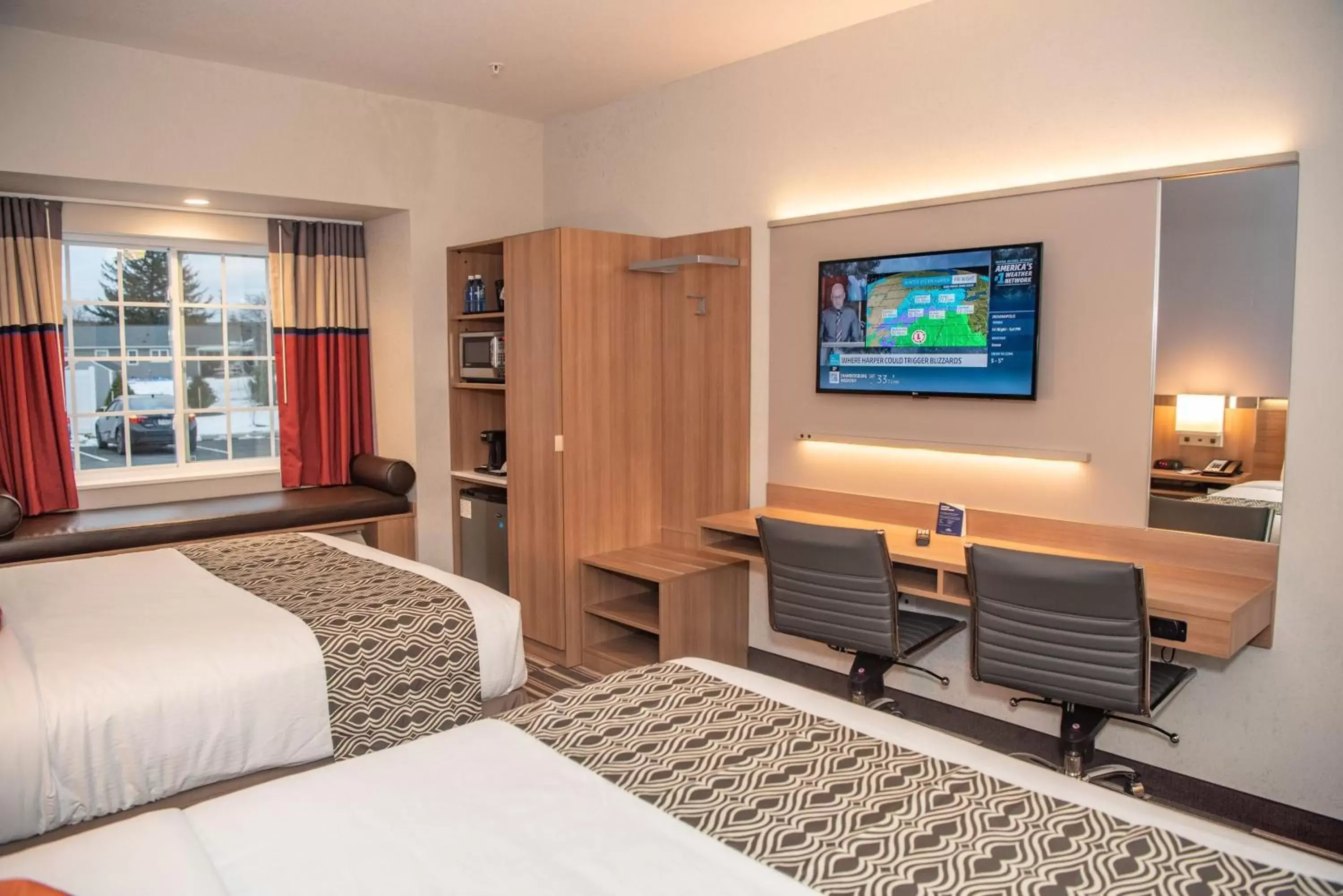 TV and multimedia in Microtel Inn & Suites by Wyndham Carlisle