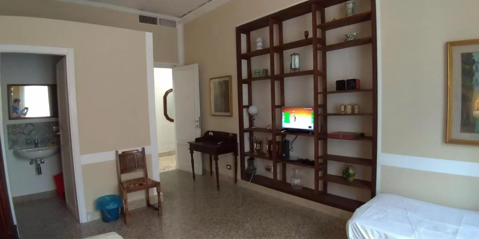 TV and multimedia, TV/Entertainment Center in Mabbonath B&B - Il Genio del Porto