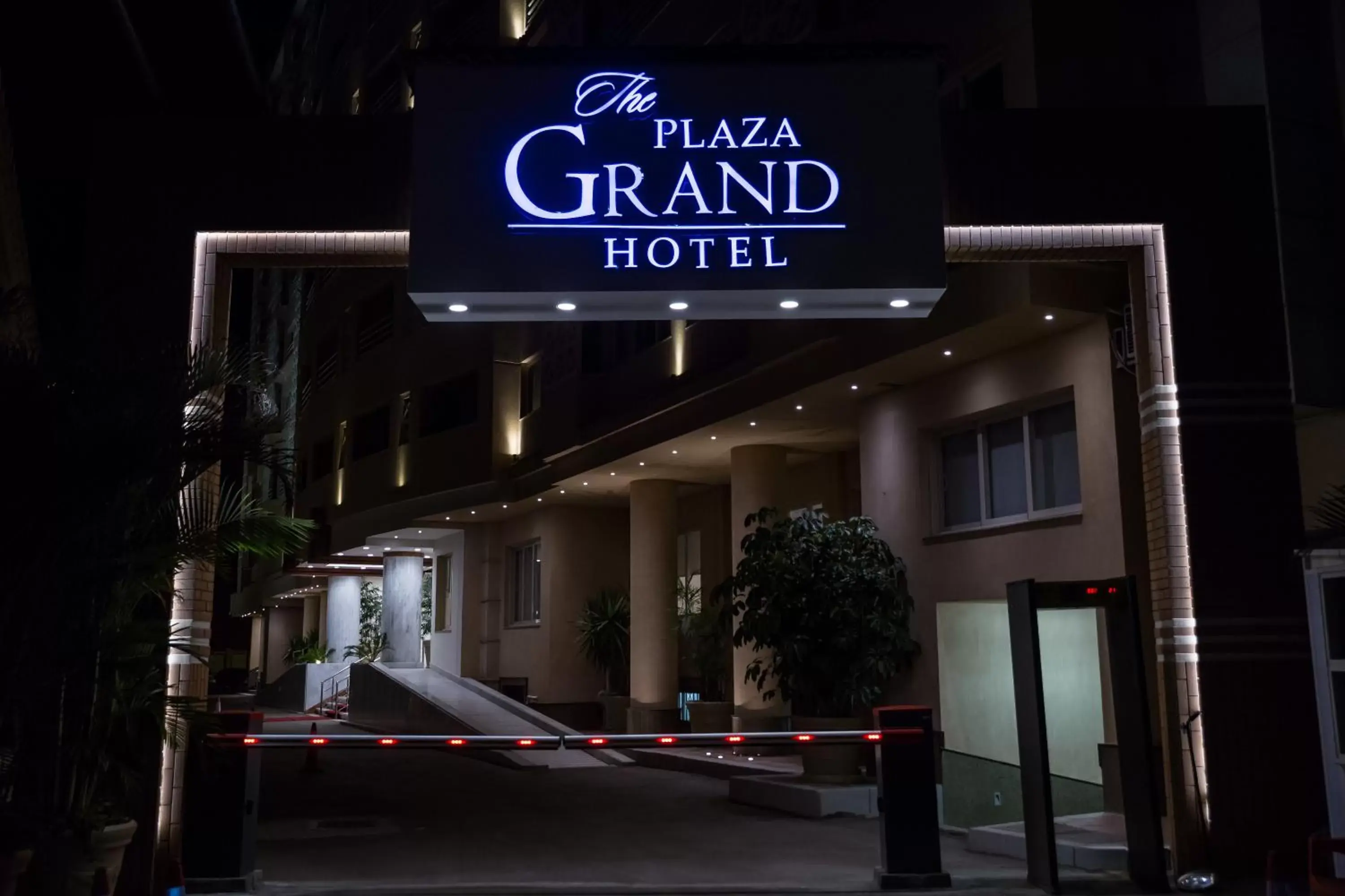 Facade/entrance in The Grand Plaza Hotel Smouha