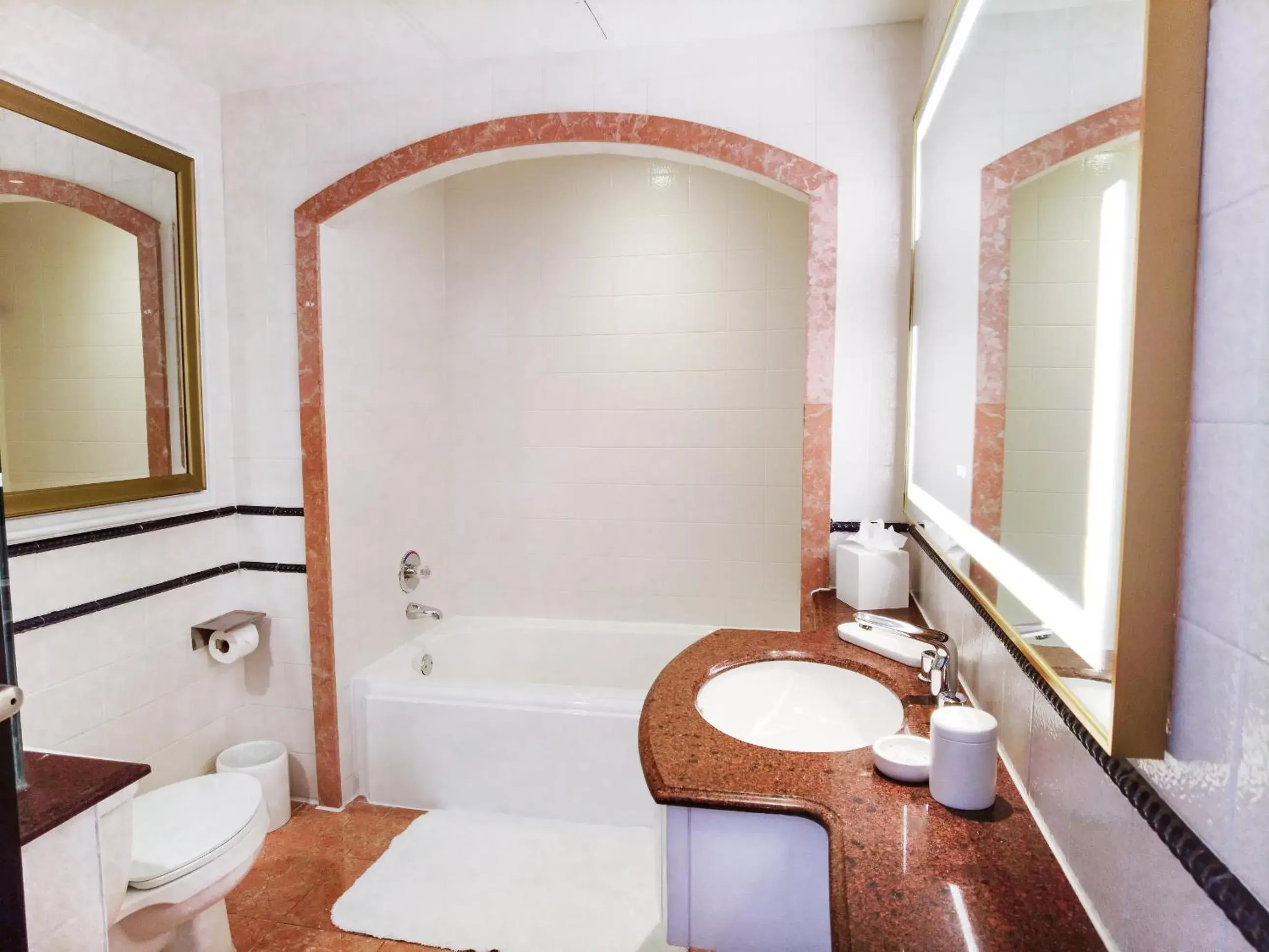 Bath, Bathroom in British Colonial Hilton - Nassau