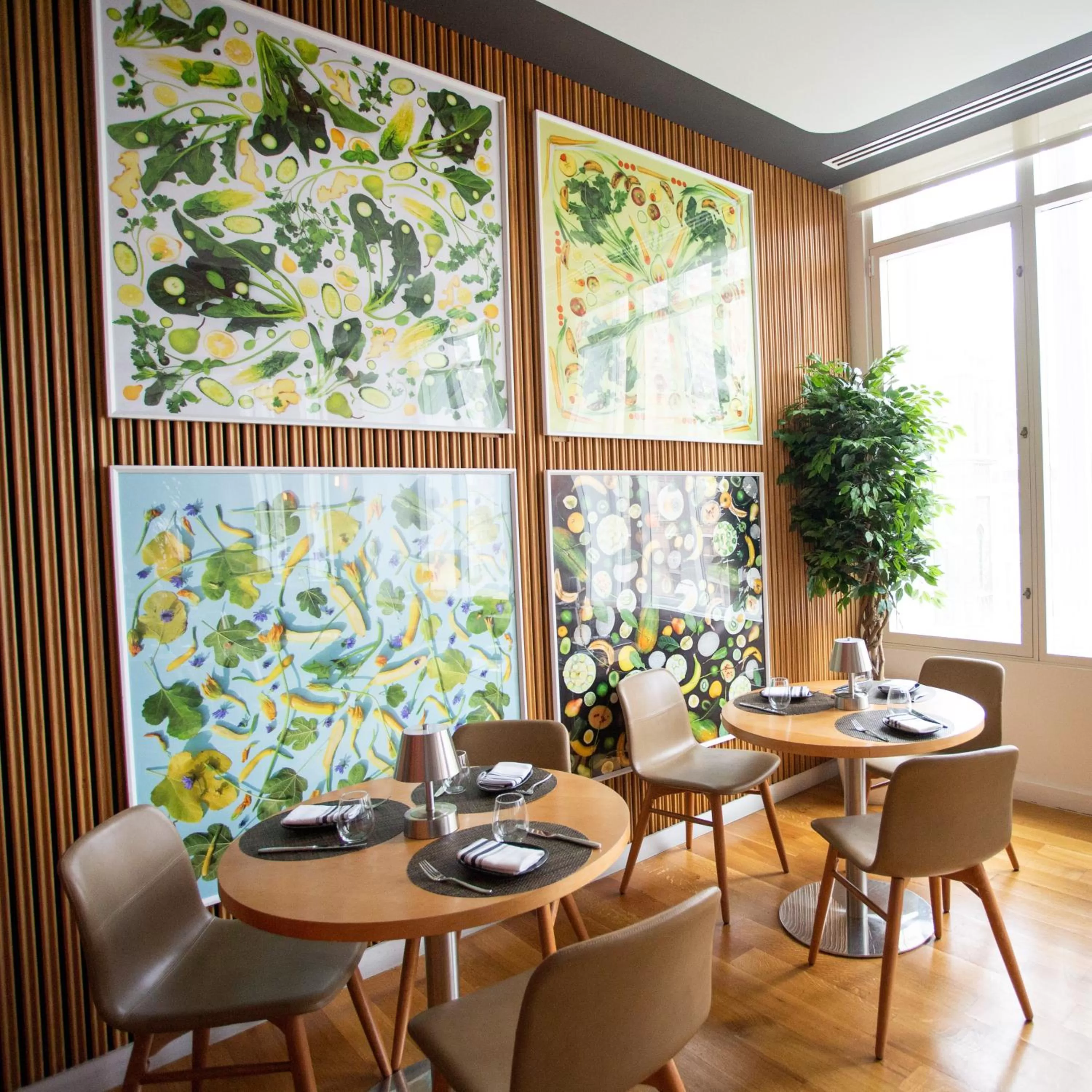 Restaurant/places to eat in YOTEL New York Times Square