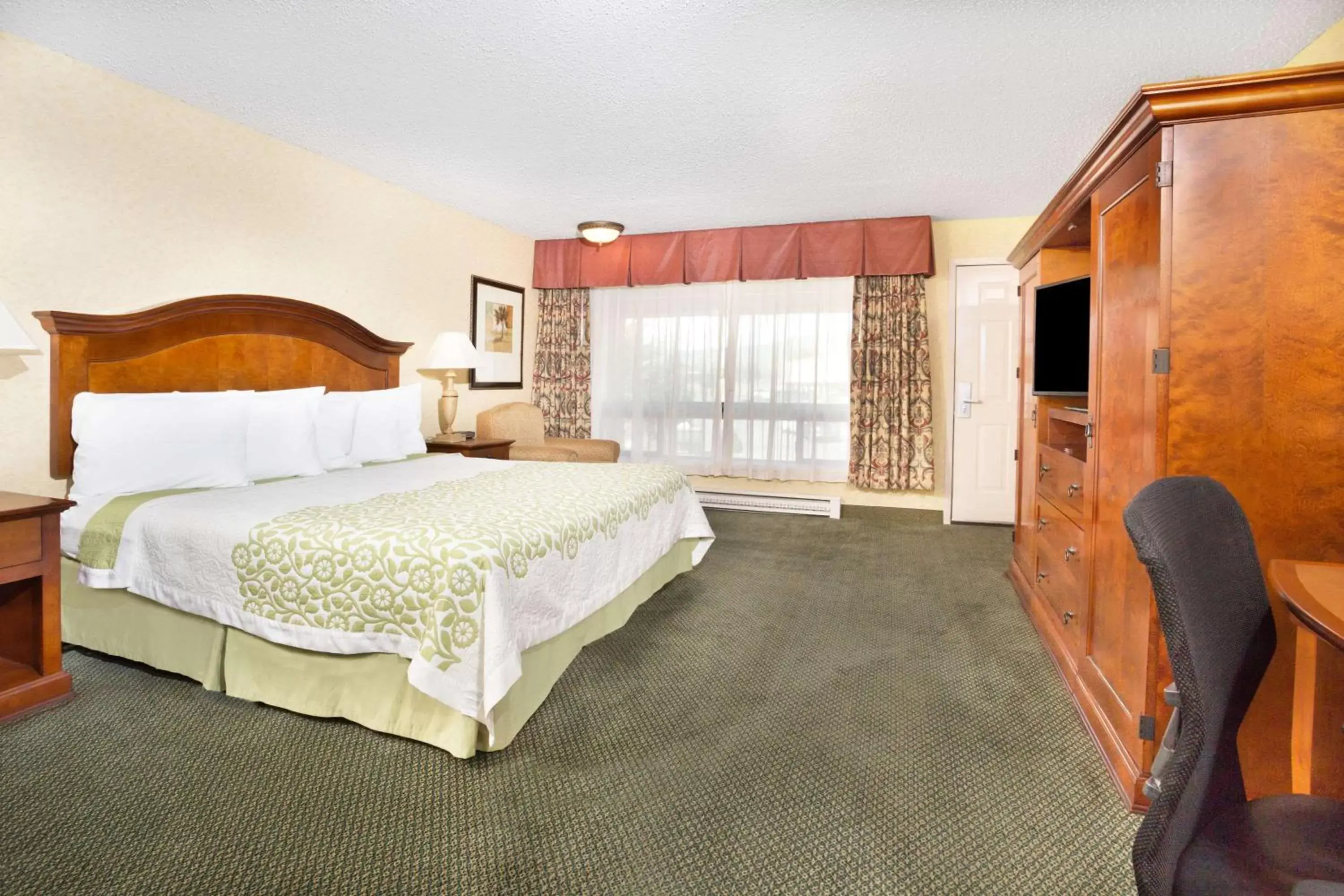 Photo of the whole room in Days Inn by Wyndham Klamath Falls