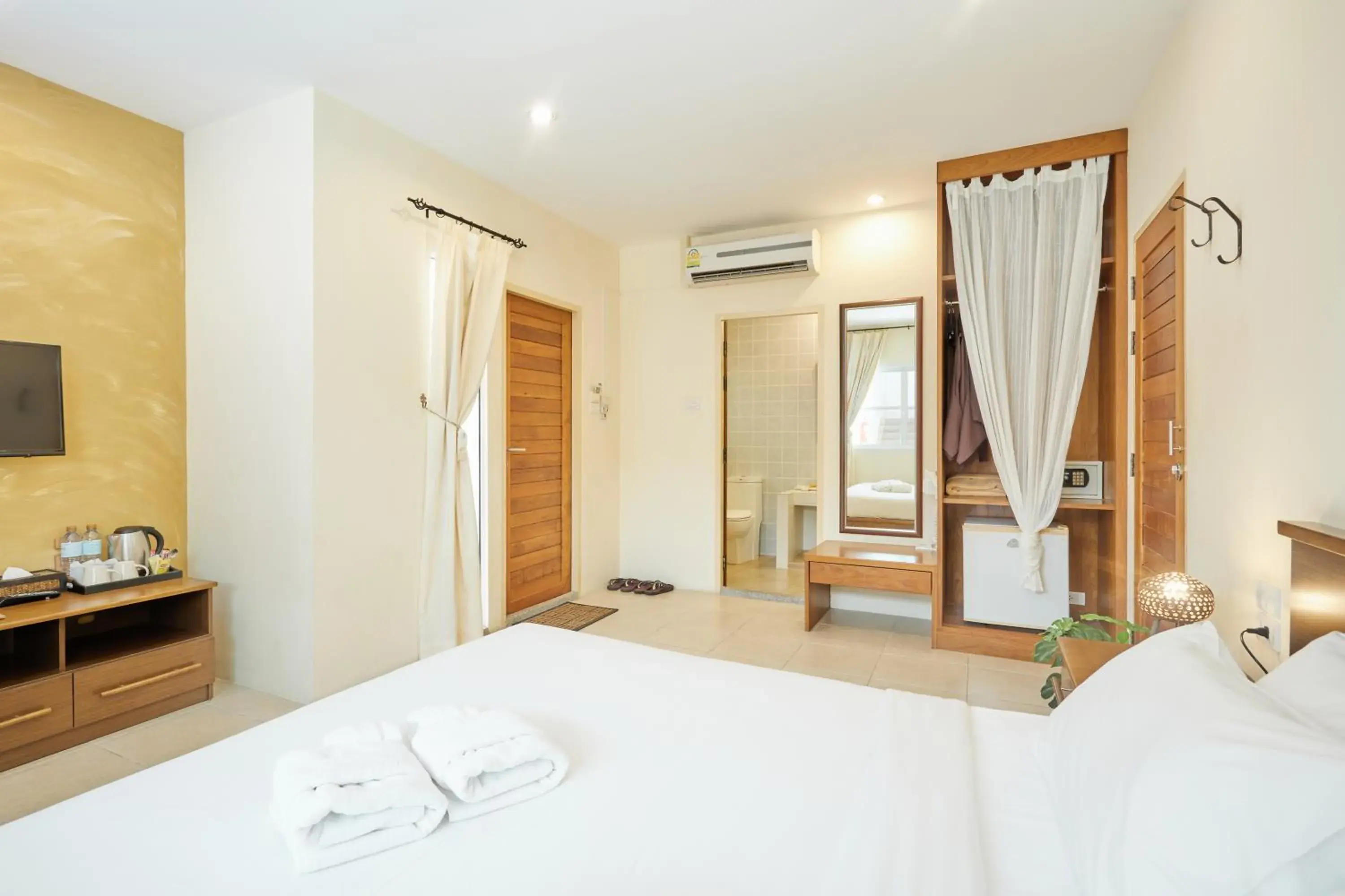 Bed in Talay Hotel & Villa