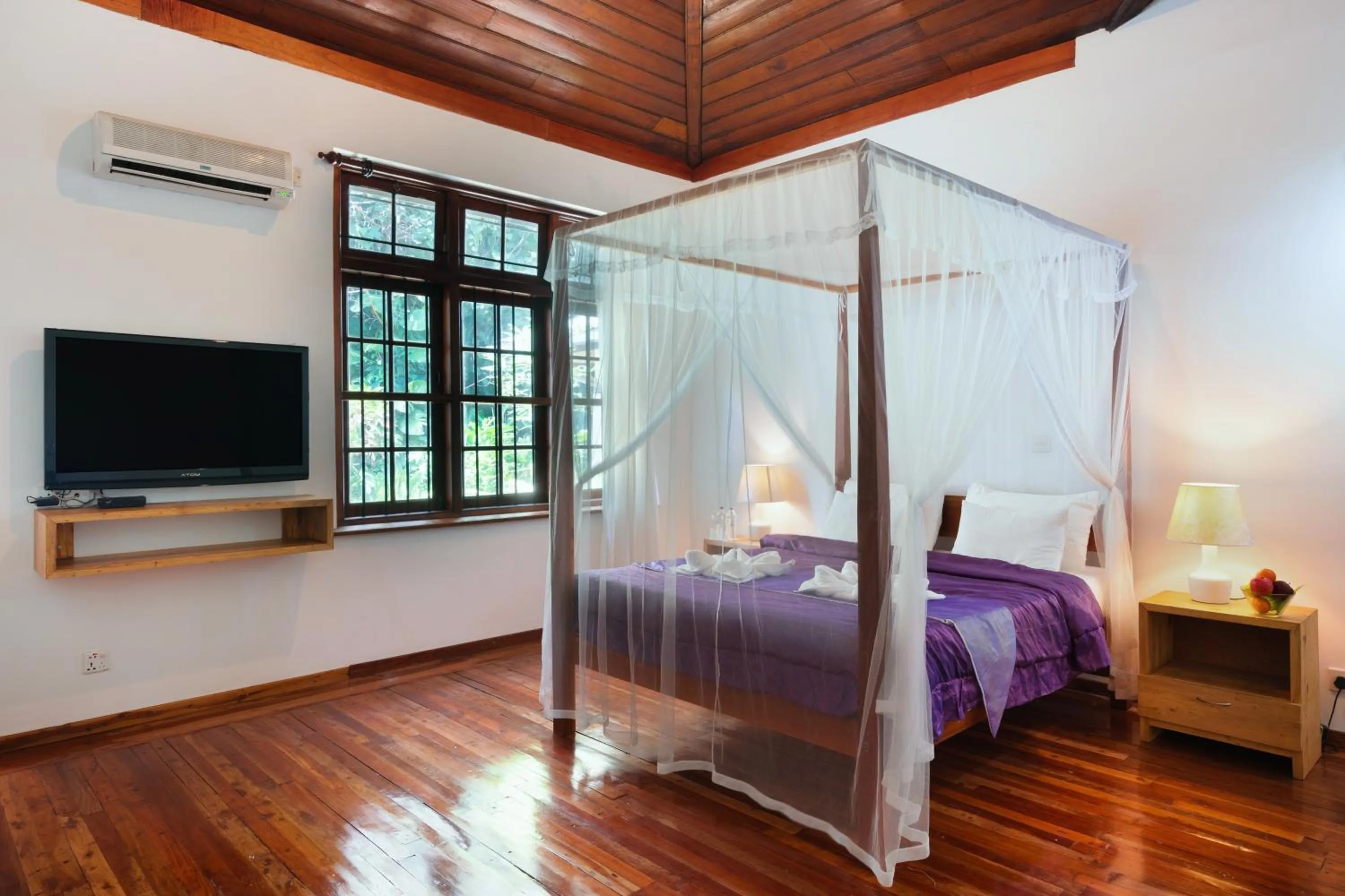 Bed in Sweet Cinnamon Kandy