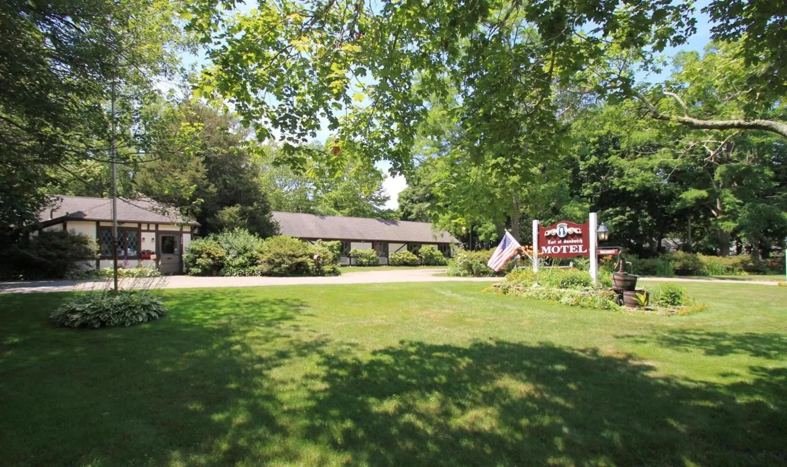 Facade/entrance, Garden in The Earl of Sandwich Motel