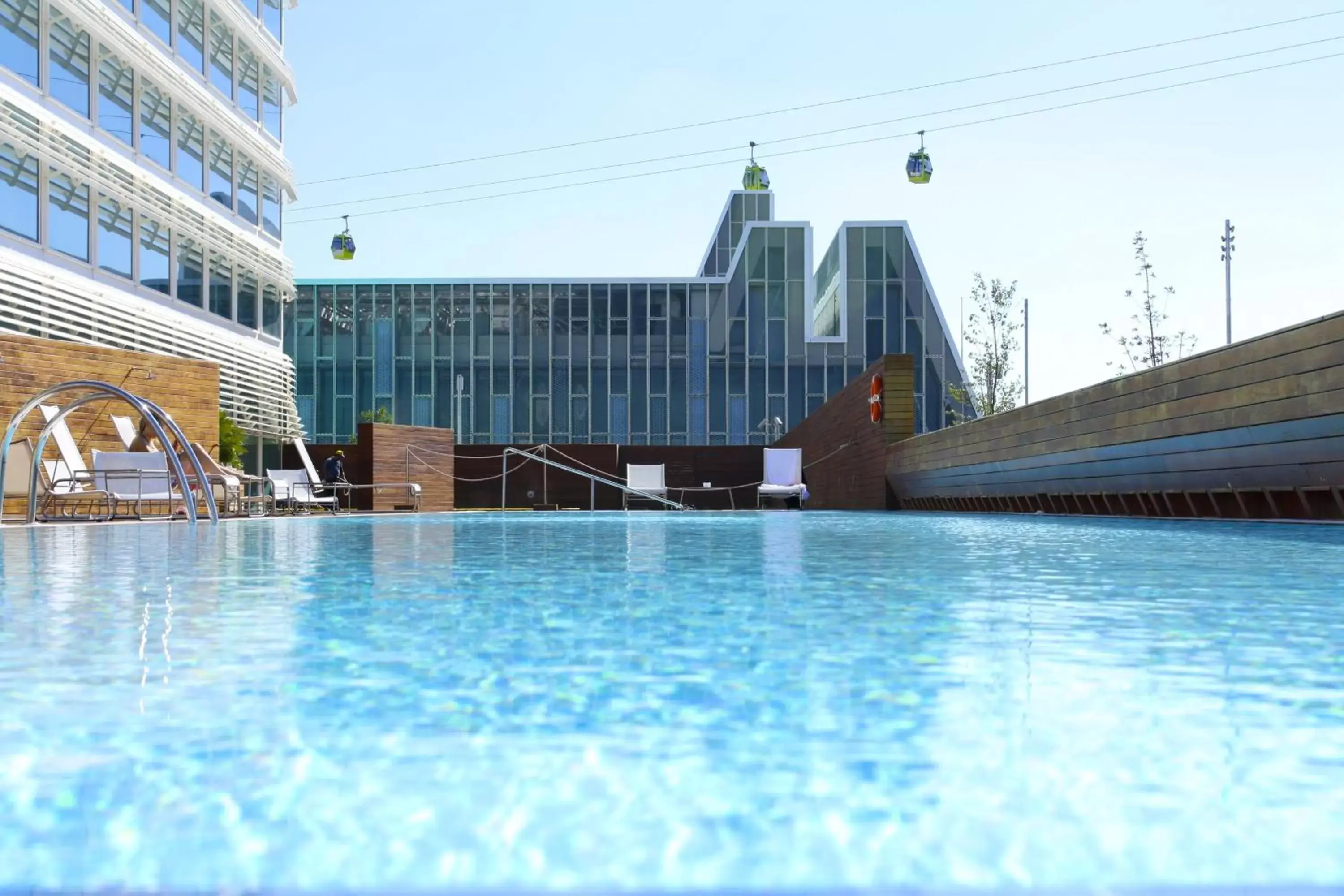 Facade/entrance, Swimming Pool in Hotel Hiberus