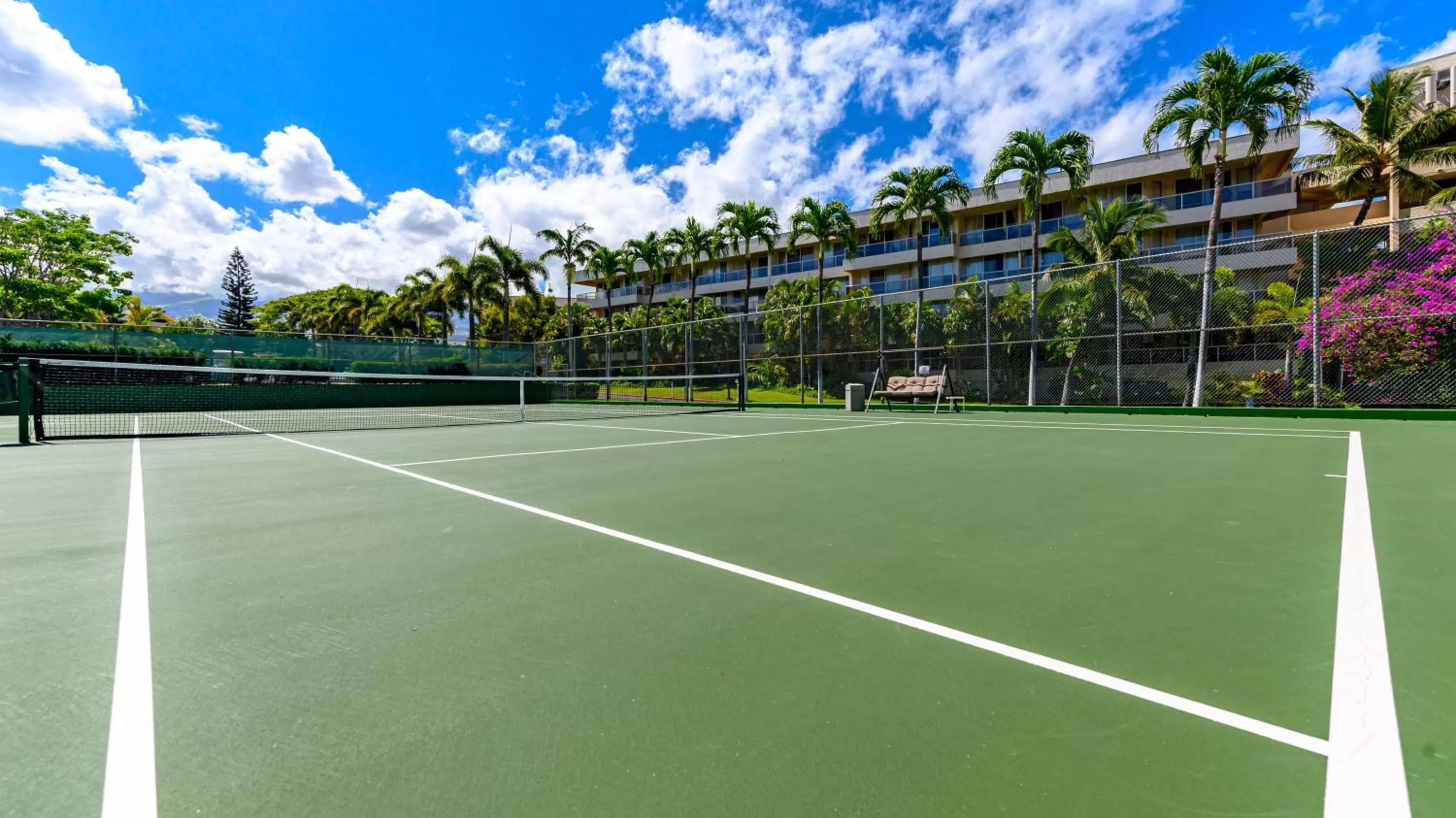 Tennis court in Castle At Maui Banyan