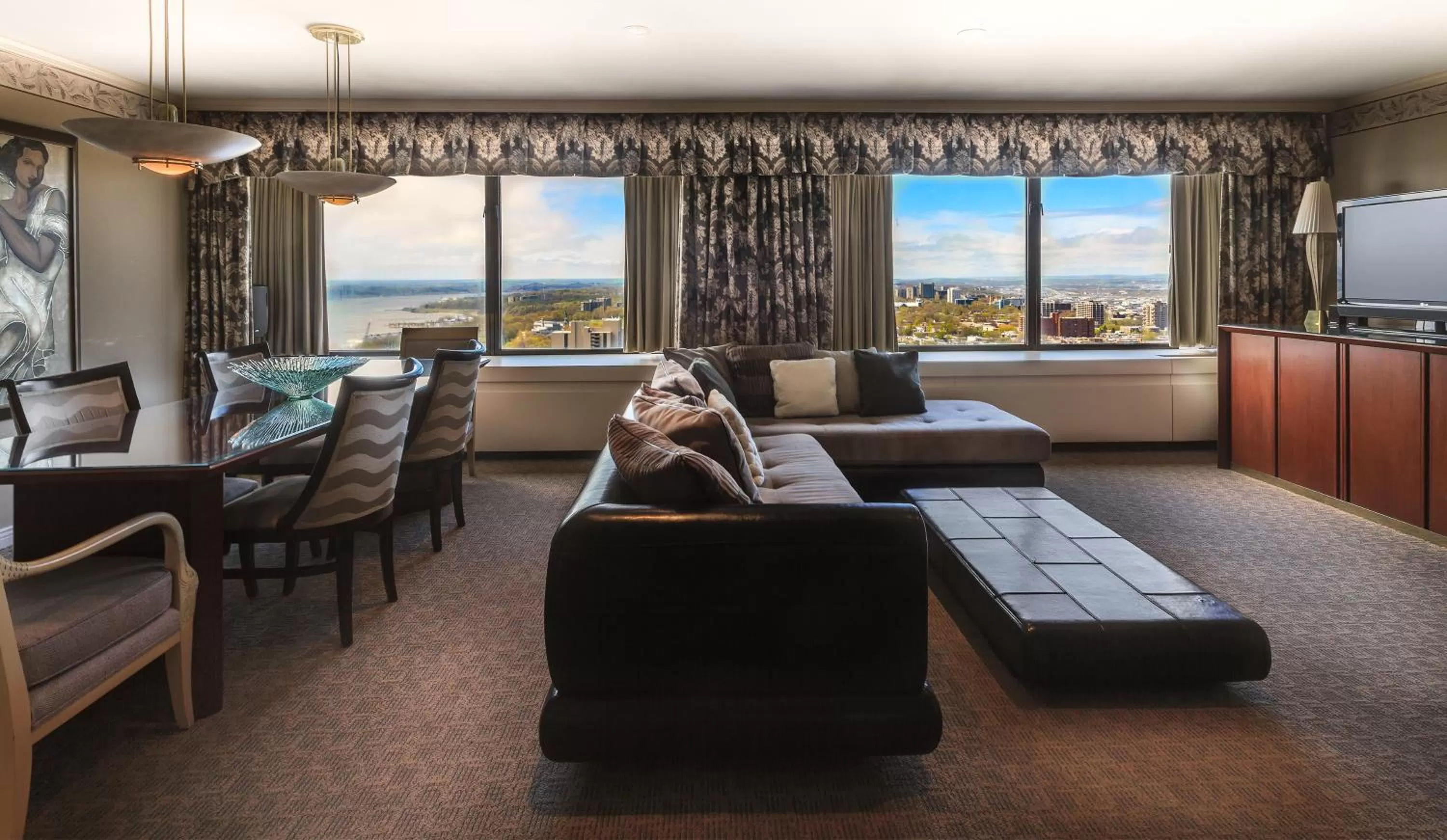 Kitchen or kitchenette in Hôtel Le Concorde Québec