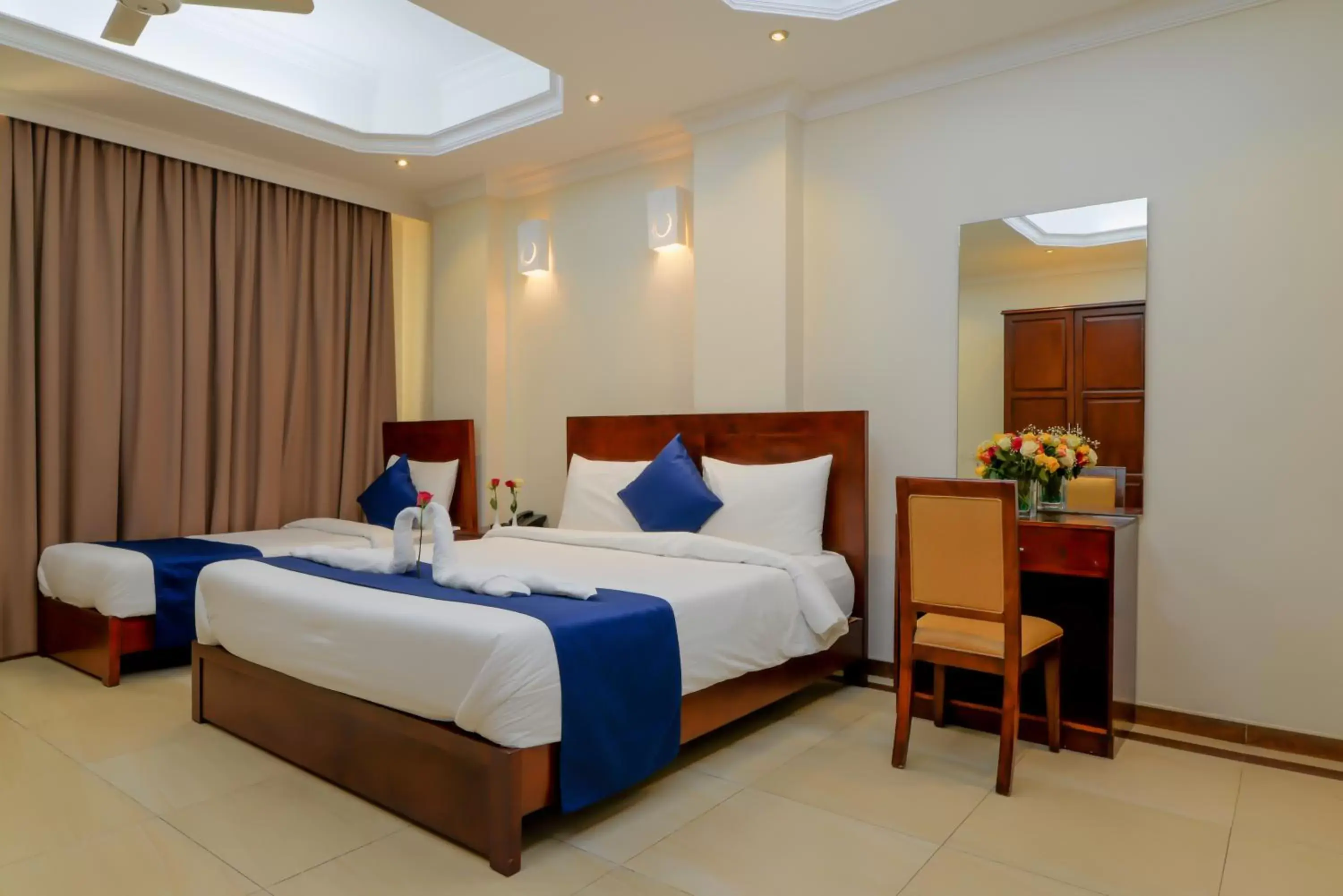 Bedroom, Bed in Tanzanite Executive Suites