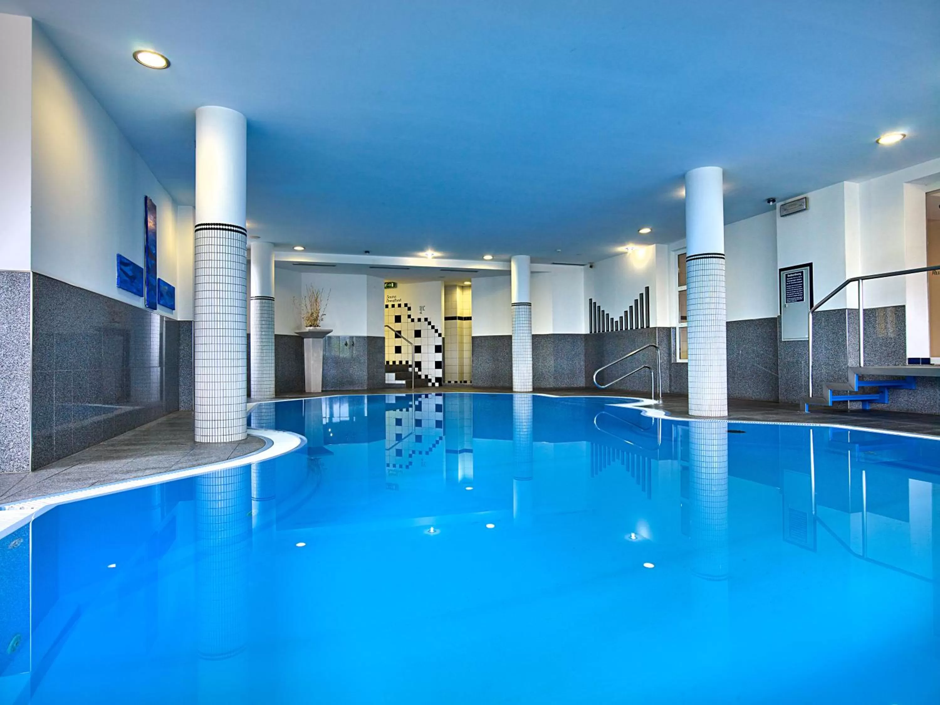 Swimming pool in Hotel Arzlerhof