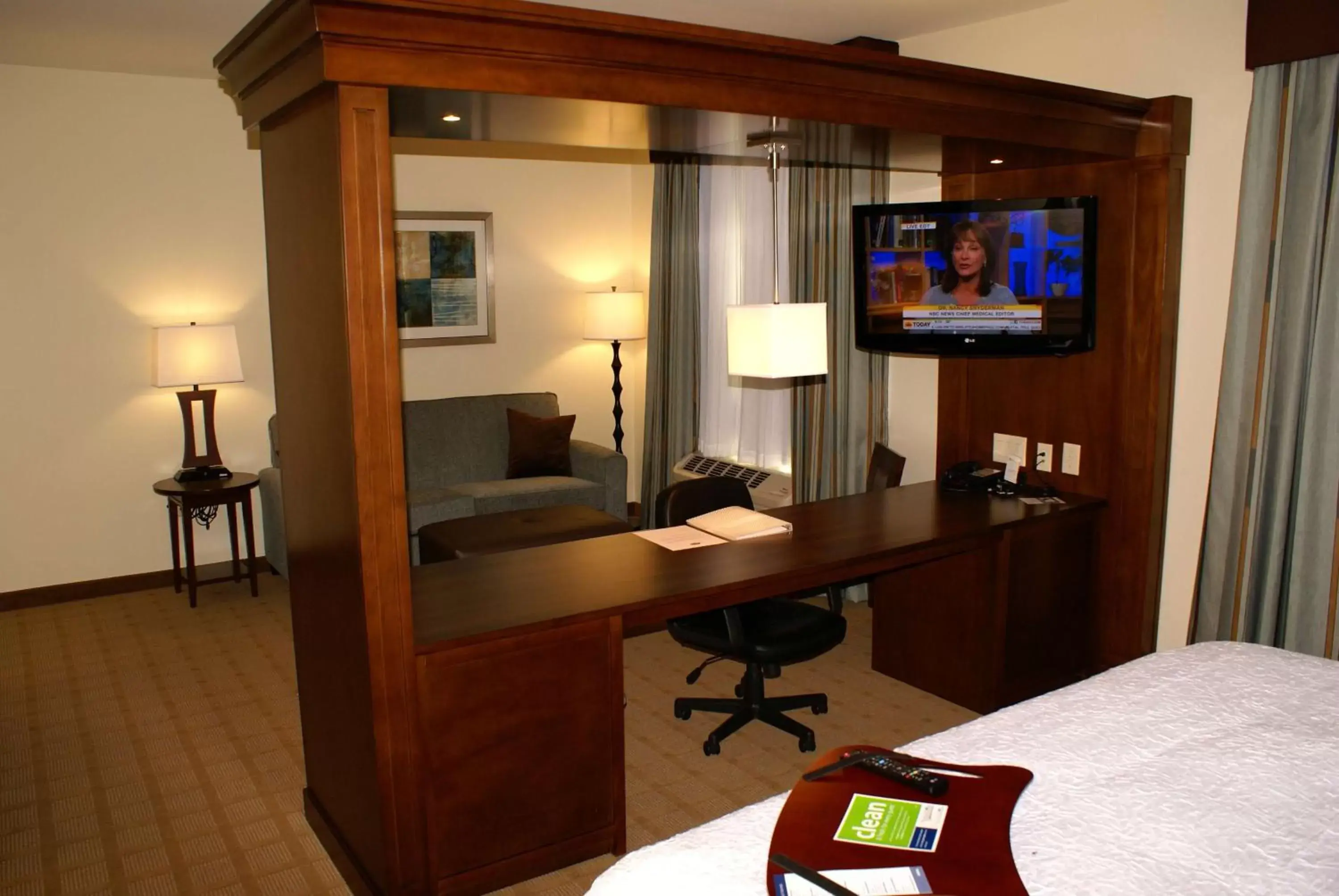 Bed, TV/Entertainment Center in Hampton Inn & Suites Center