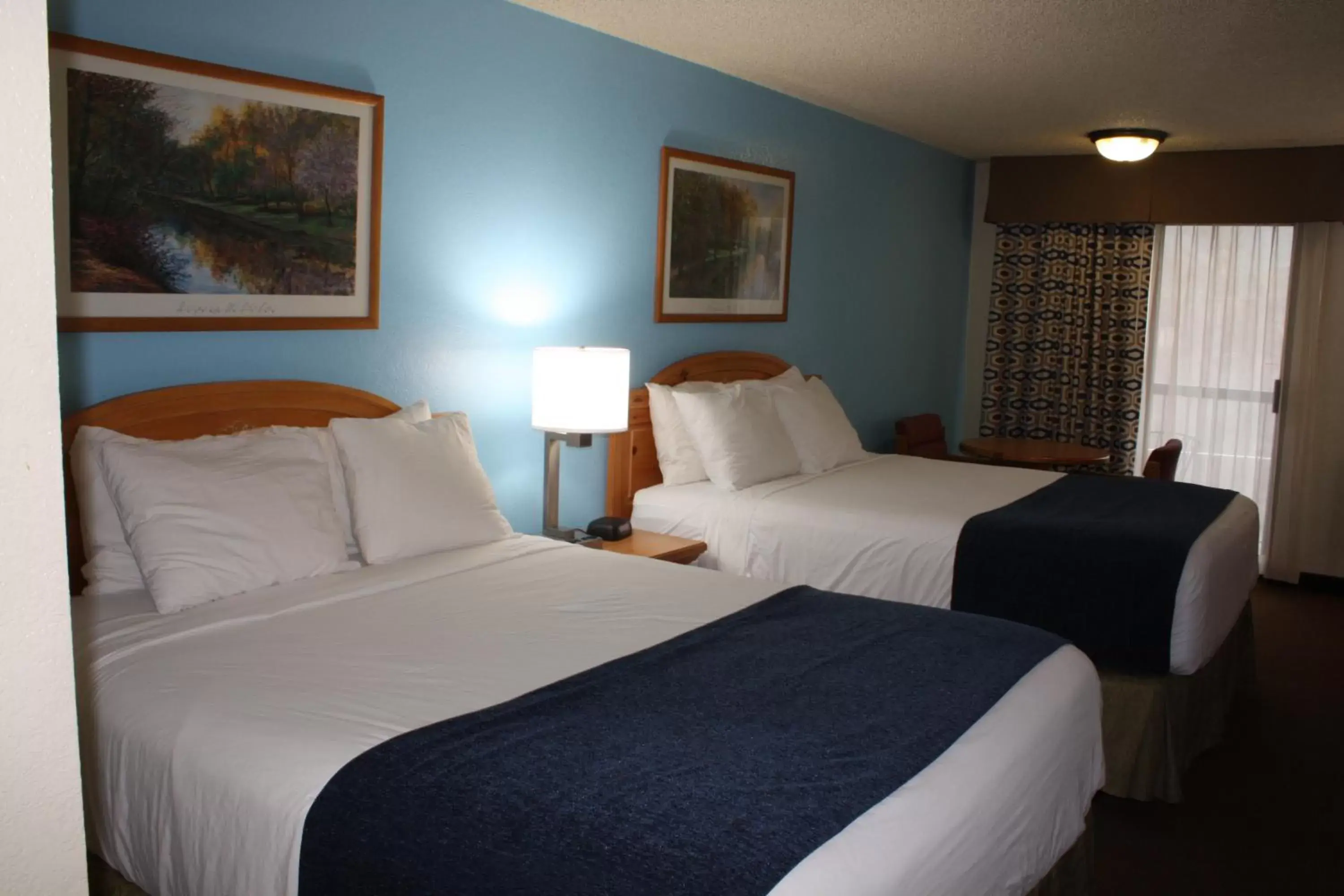 Bed in Baymont by Wyndham Yakima Riverfront