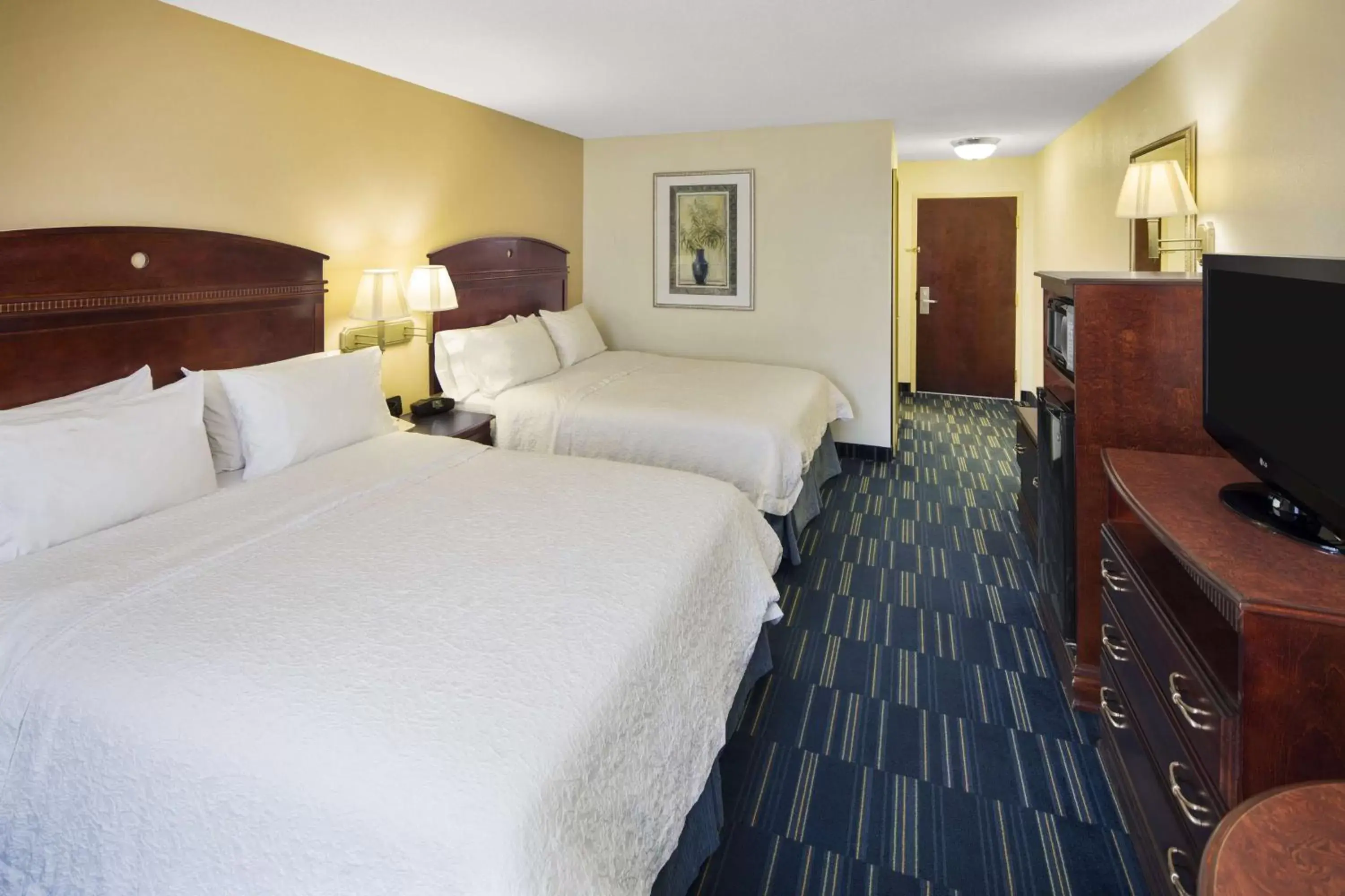 Bedroom, Bed in Hampton Inn By Hilton Hinesville, Ga