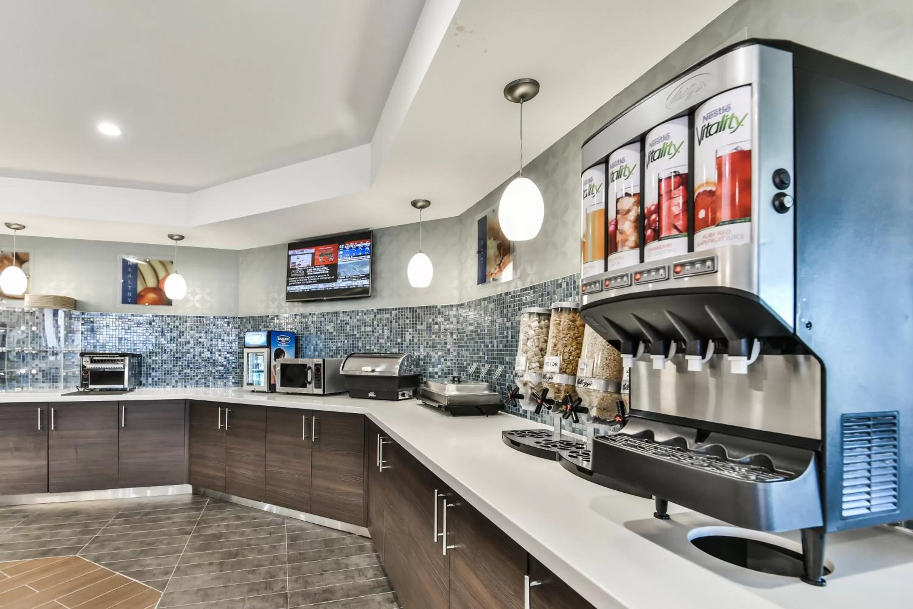 Food and drinks in Best Western Plus Cambridge Hotel